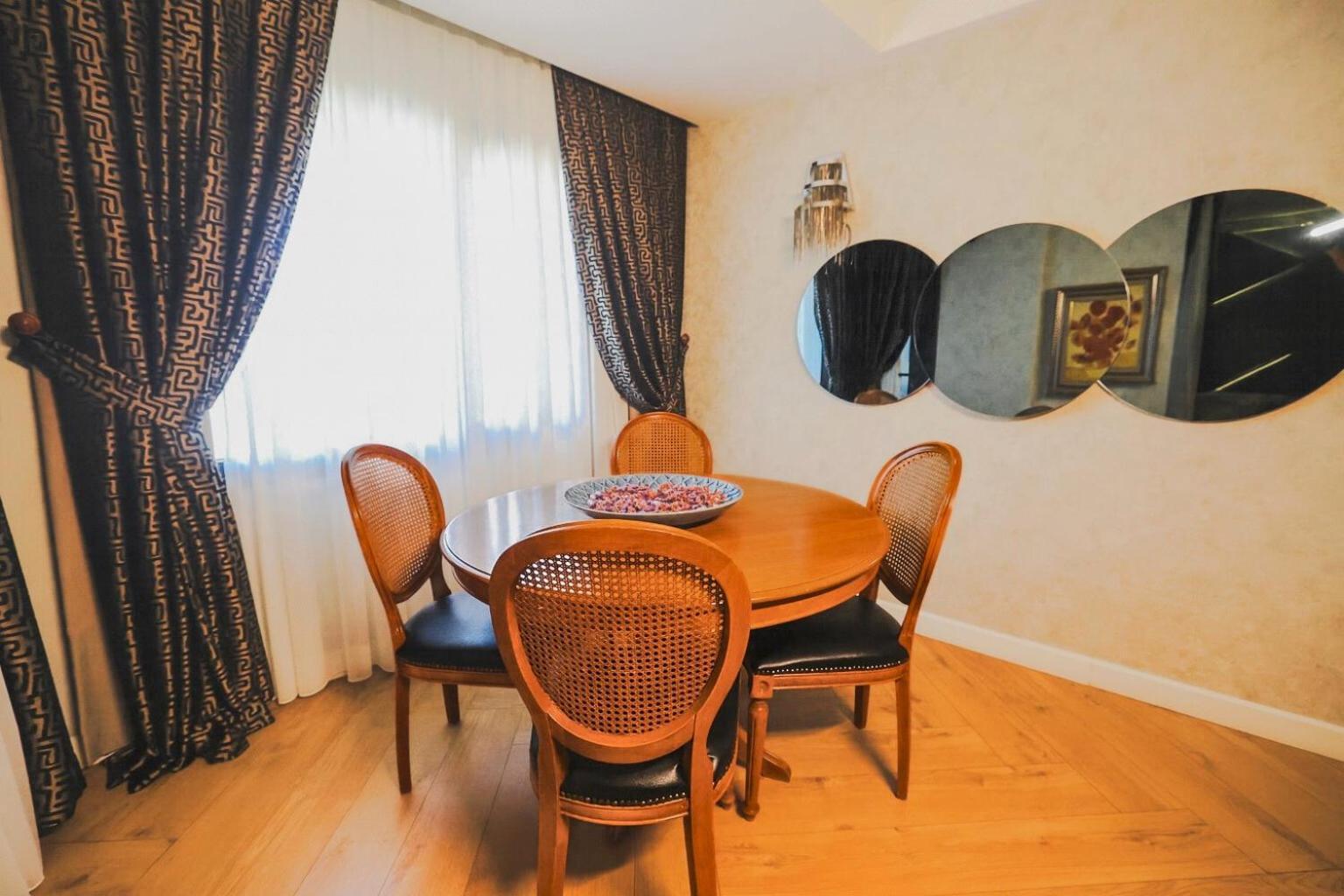 King Suite with Spa Bath, Balcony and City View - Non-Smoking