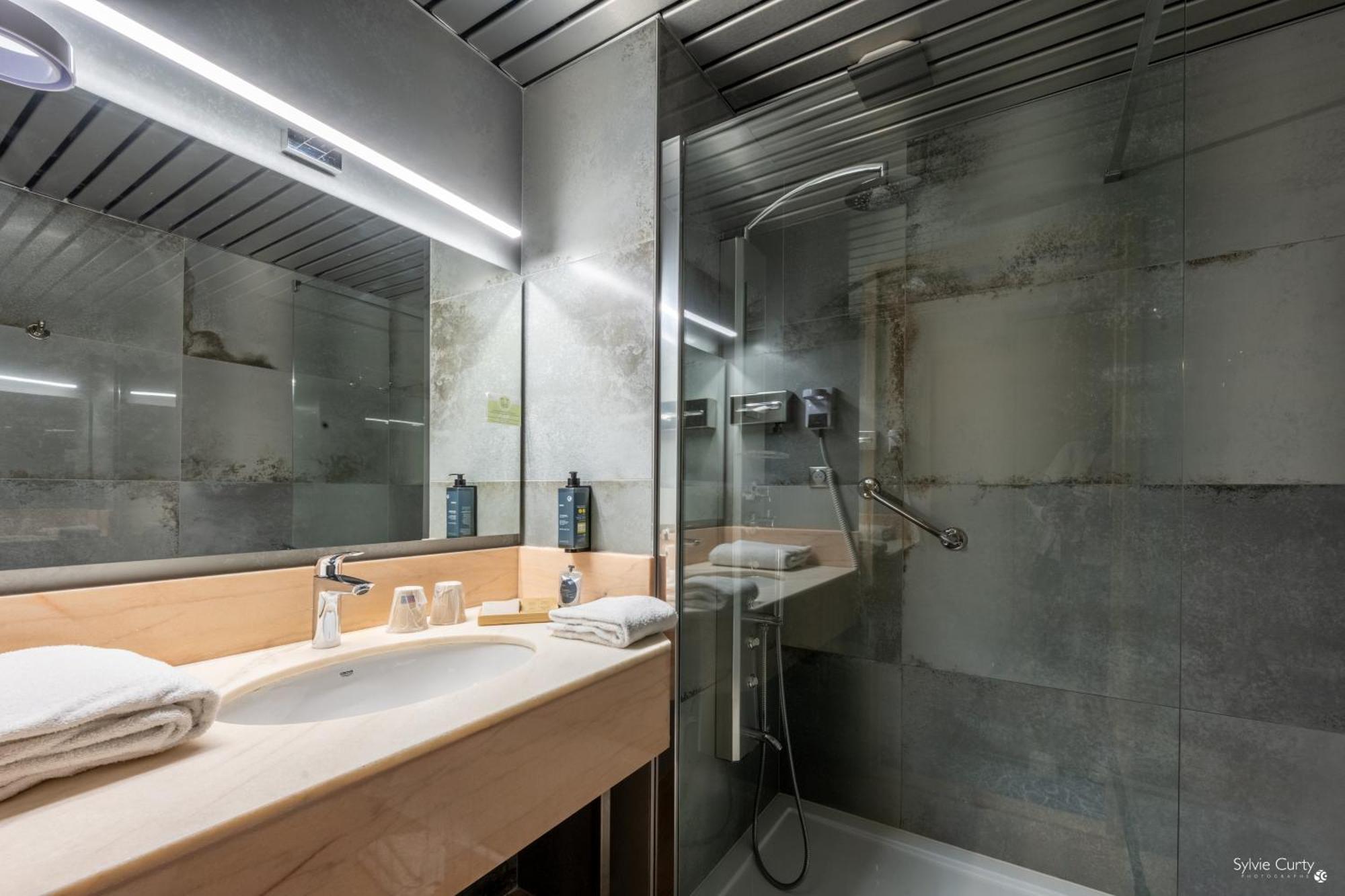 Chambre Double Découverte - Vue sur Piscine