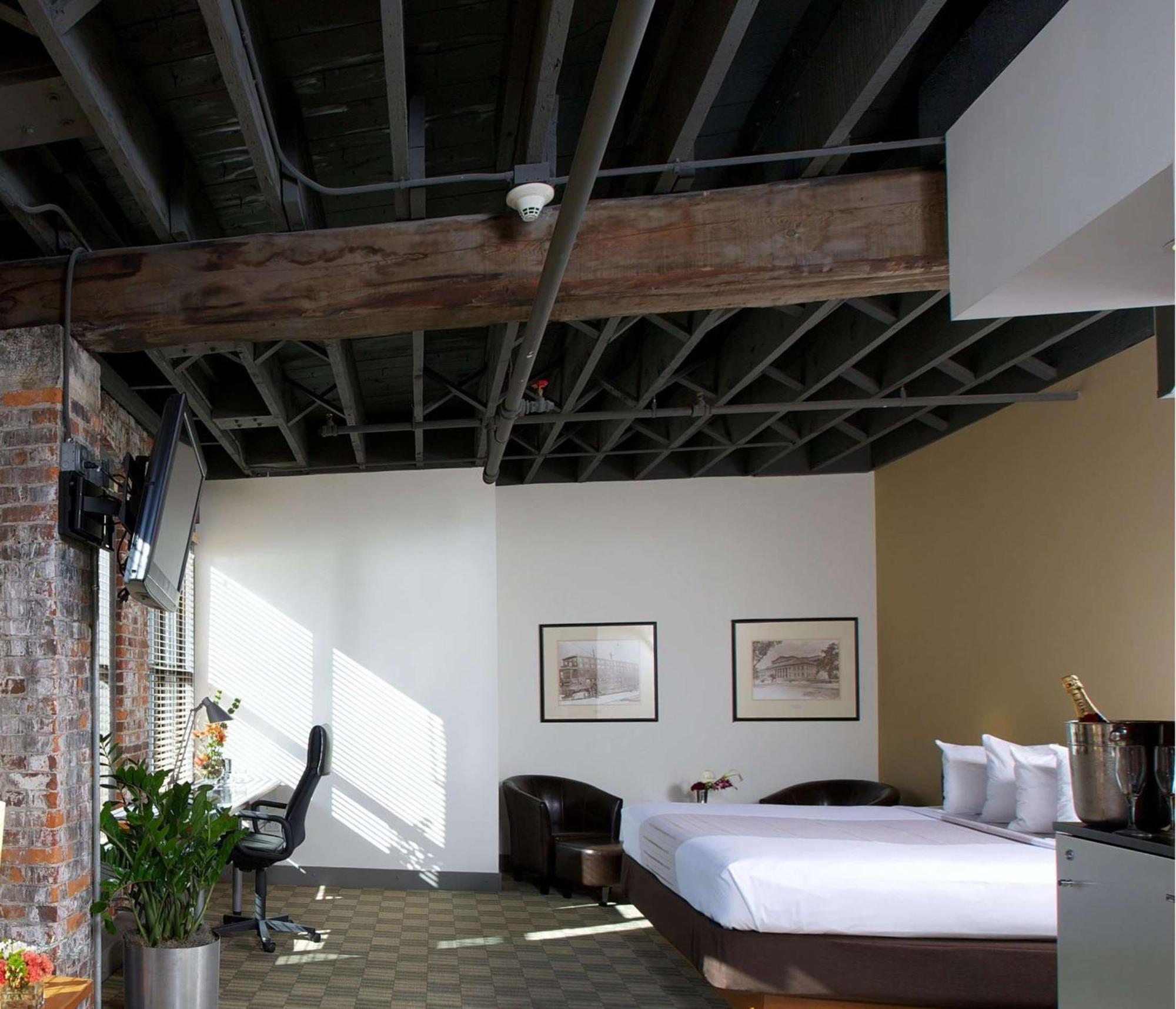 Deluxe Loft King Room