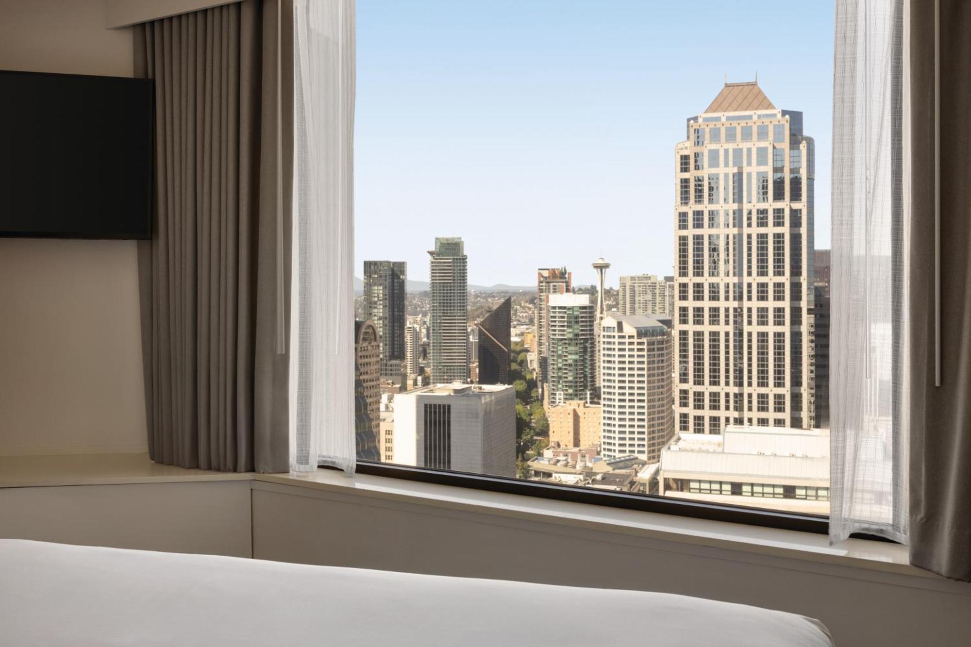 Junior King Suite City View