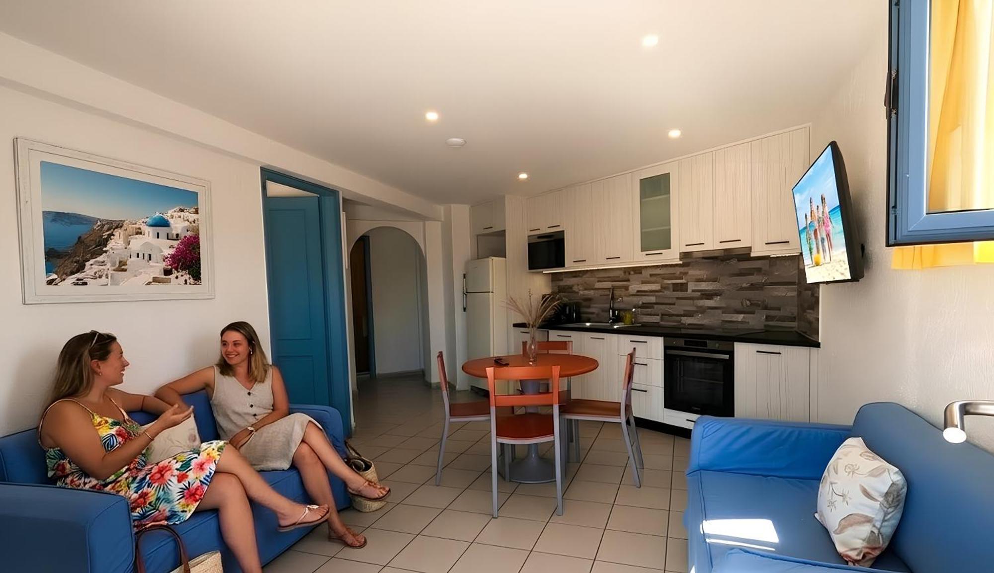 Two-Bedroom Apartment Pool View,1746855462:JPEG