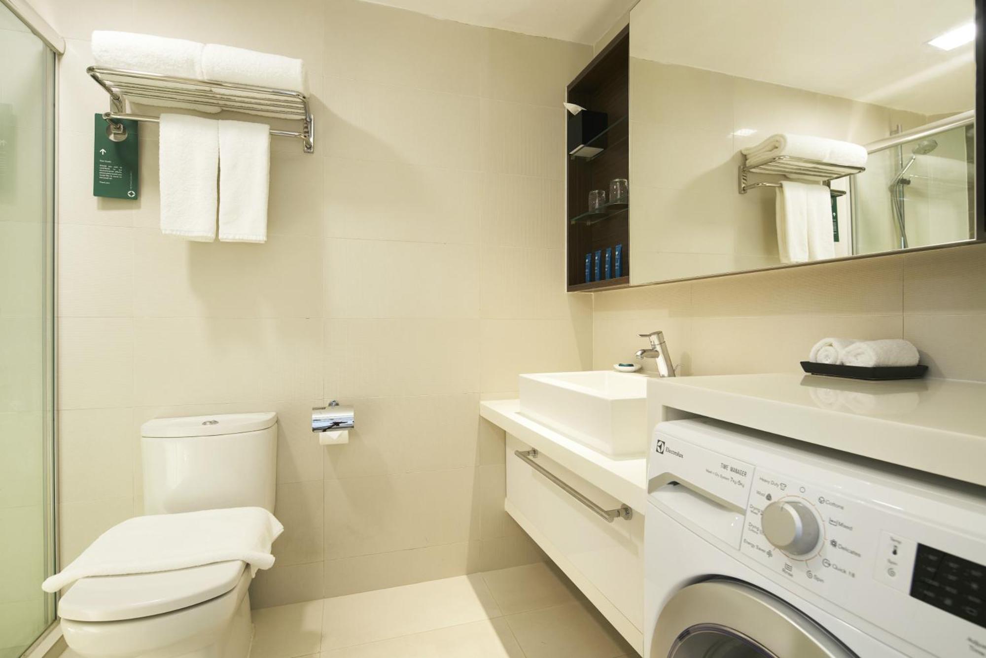 Deluxe One-Bedroom Apartment,1746855764:JPEG