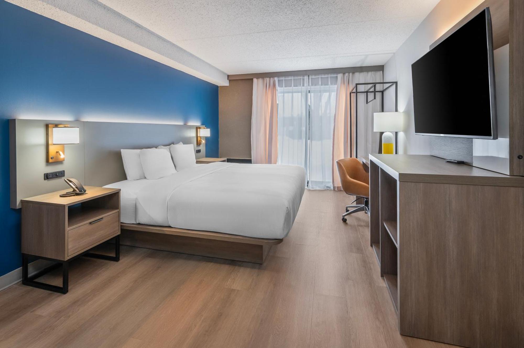 Suite, 1 King Bed, Non Smoking (Upgrade)