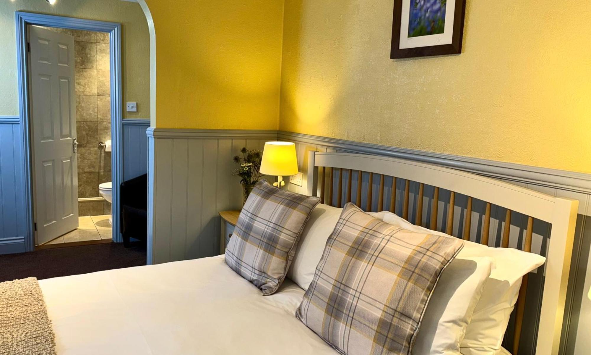 Double Room,1746920582:JPEG