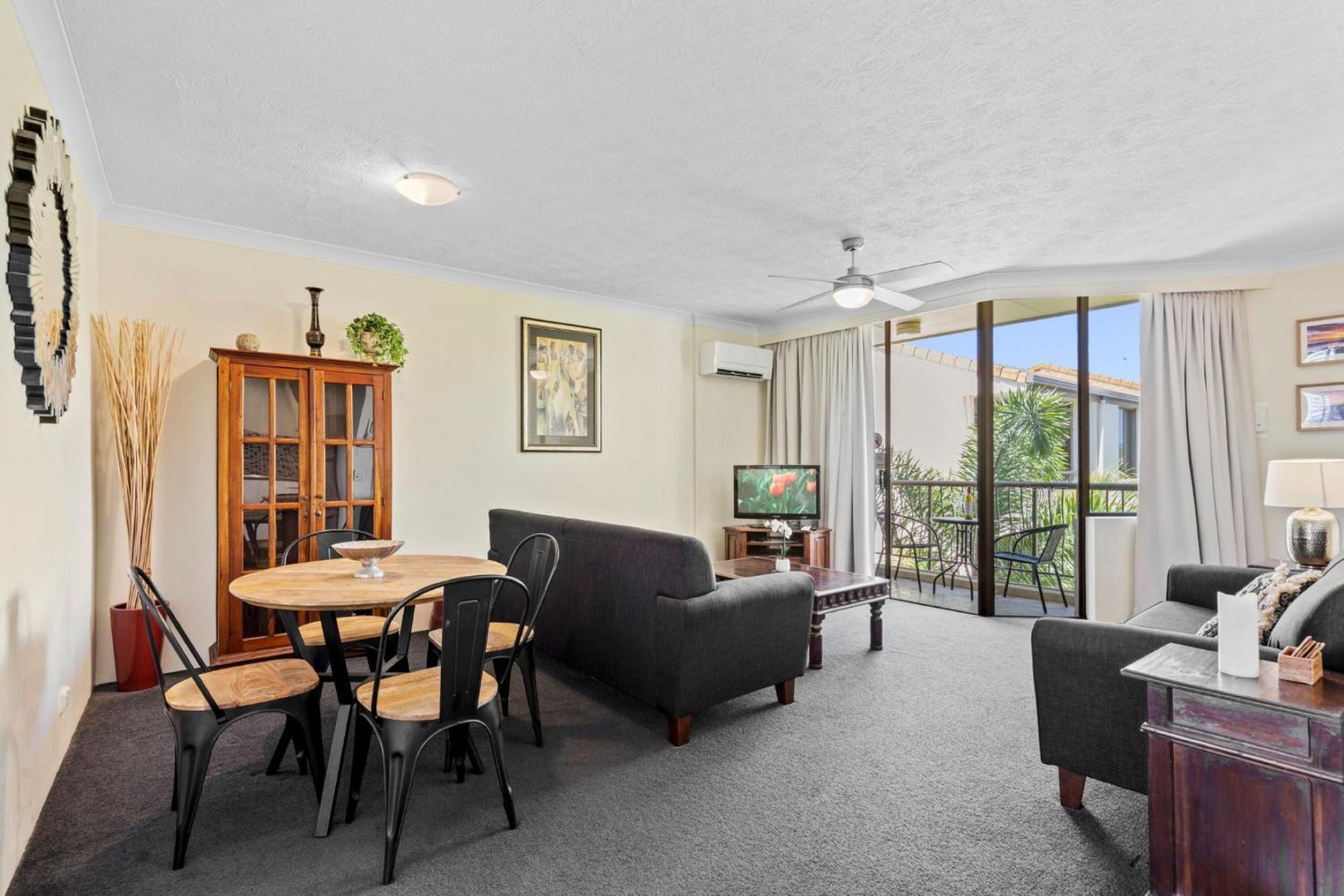 Deluxe One-Bedroom Apartment