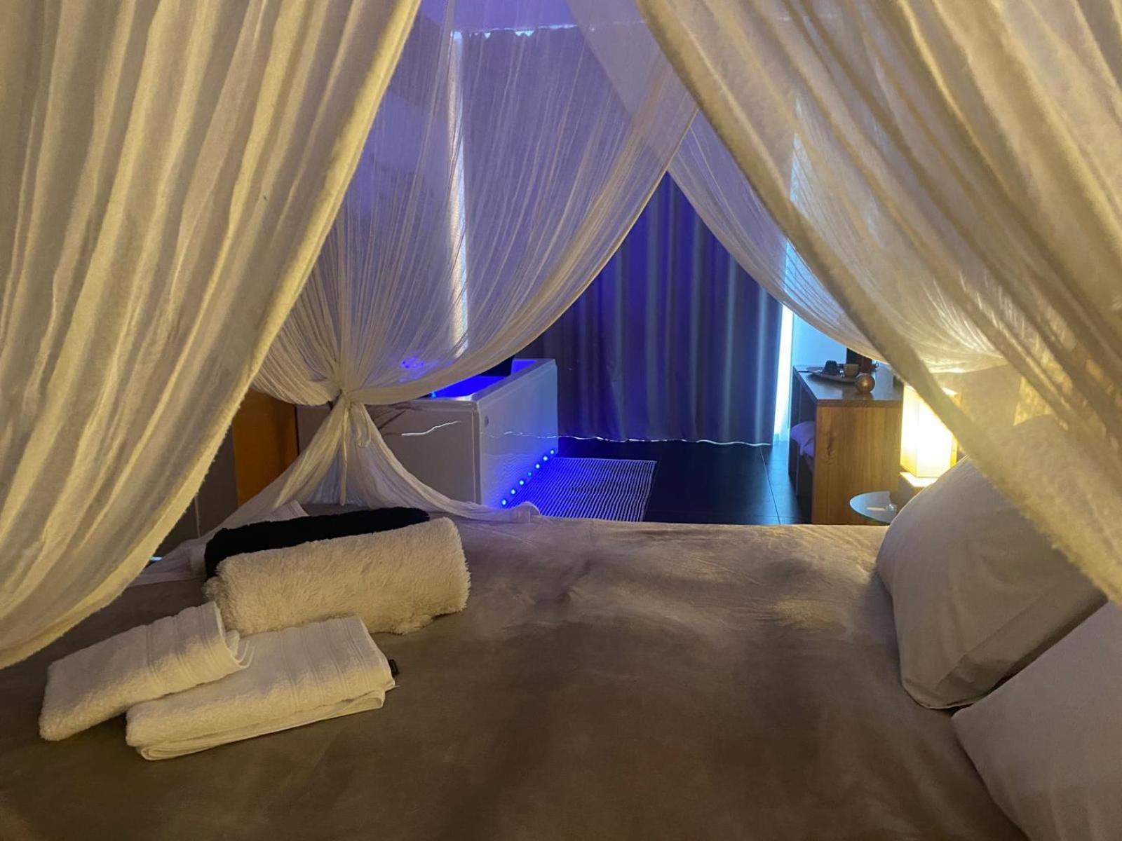 Double Suite Hot Tub