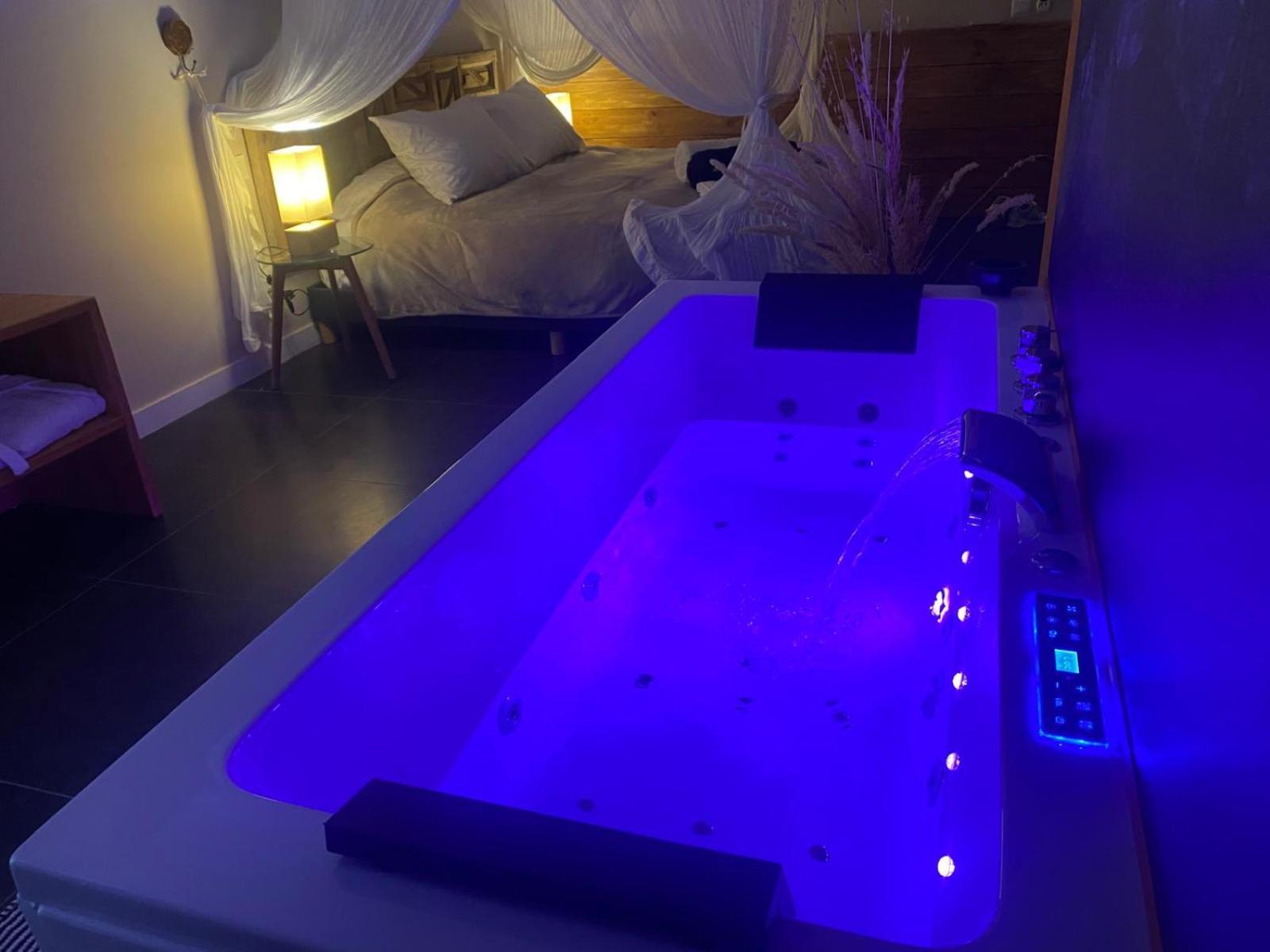 Double Suite Hot Tub
