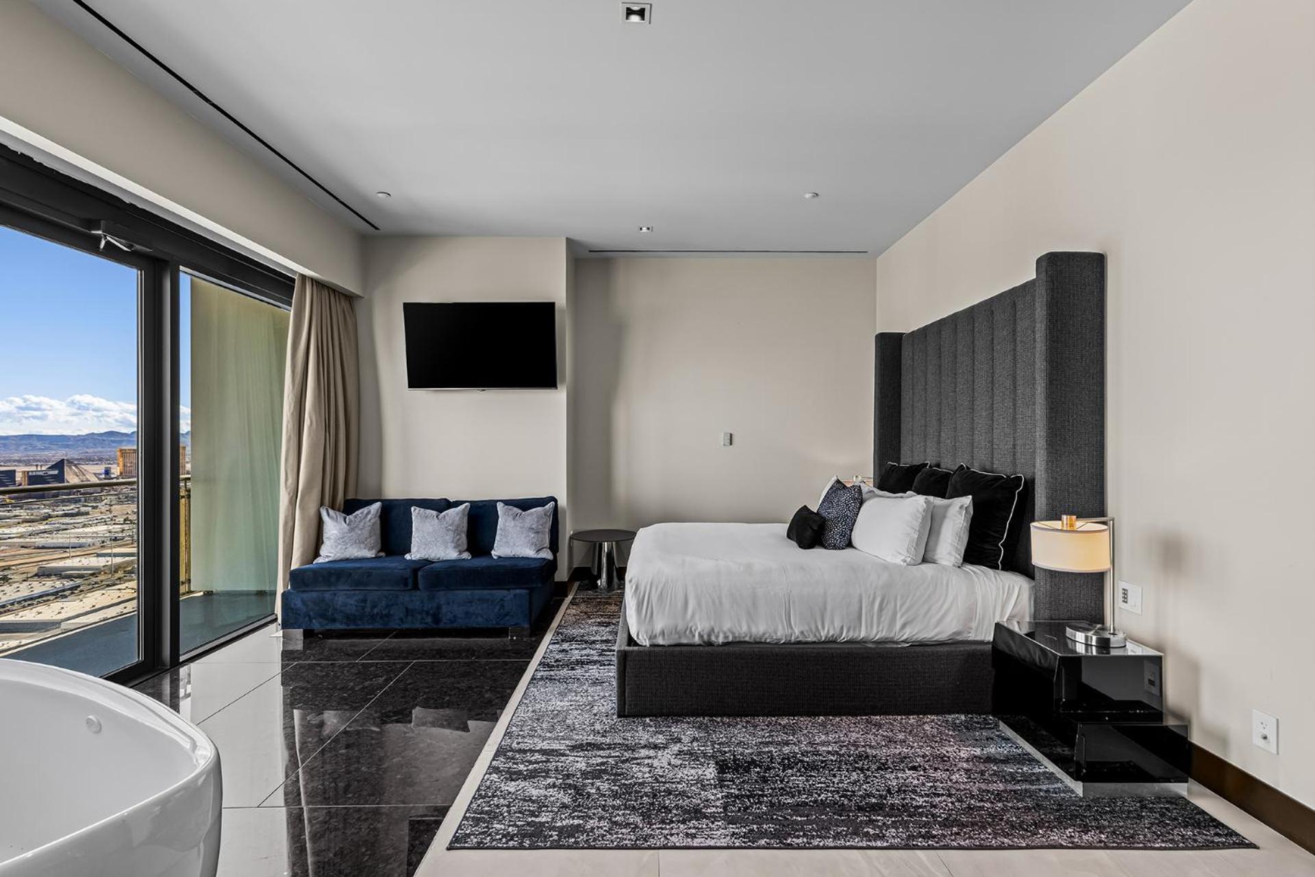 Luxurious Penthouse | Full Strip View & Private Balcony