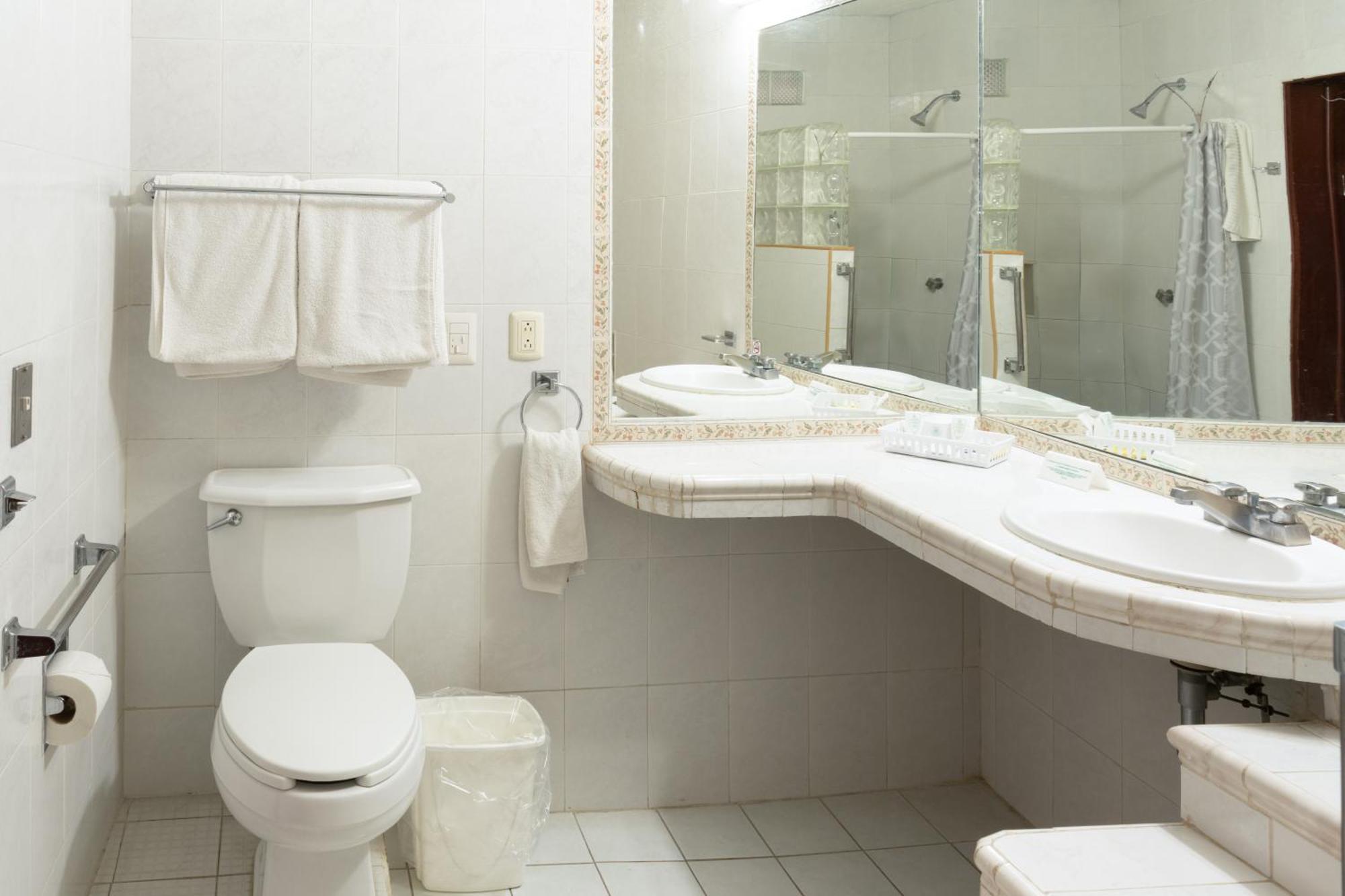 Deluxe Double Room Bath,1747166277:JPEG
