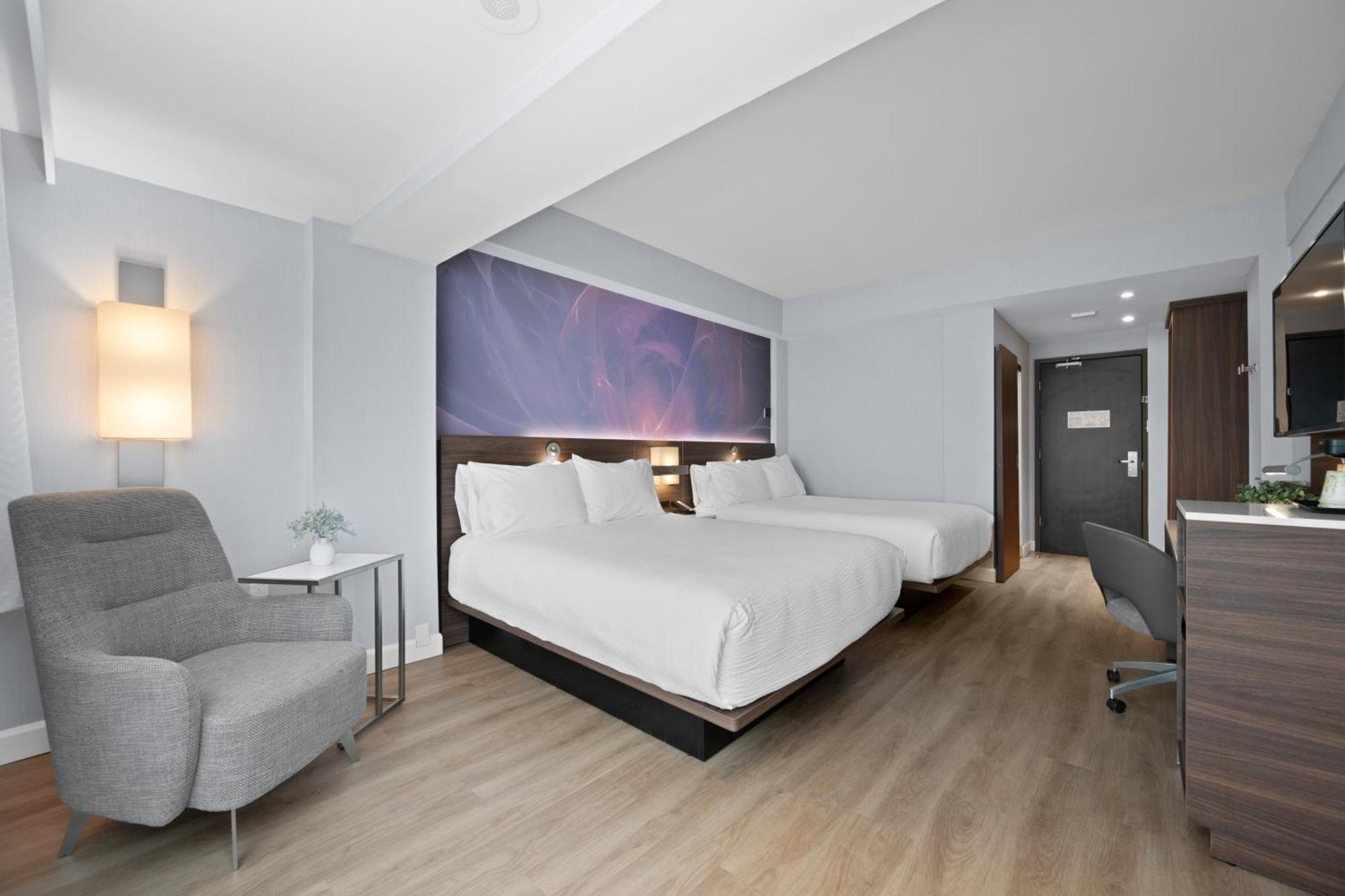 Chambre Standard avec 2 Lits Queen-Size et Douche à l'Italienne
