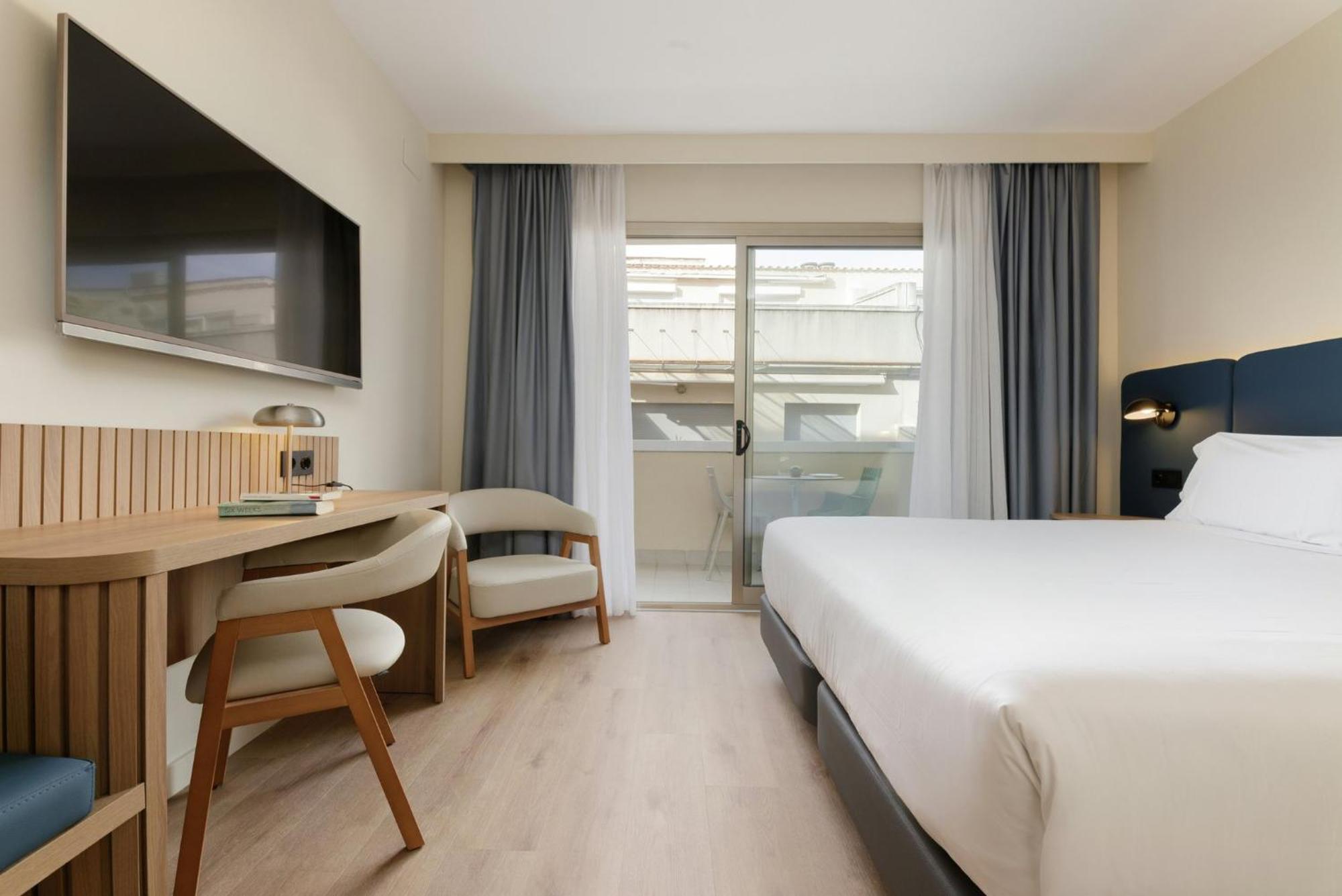 Classic Double Room with Balcony