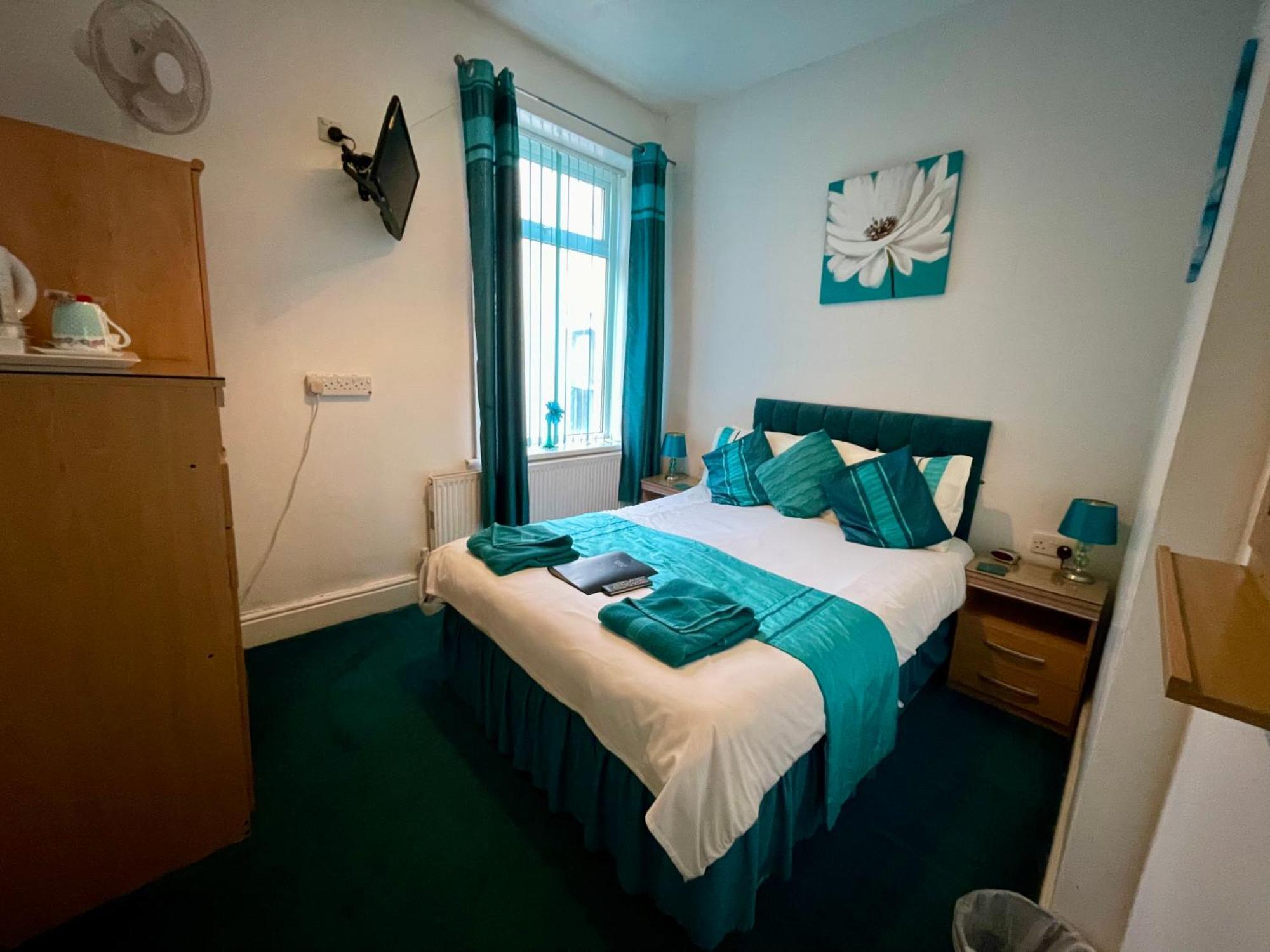 Double Room,1756472099:JPEG