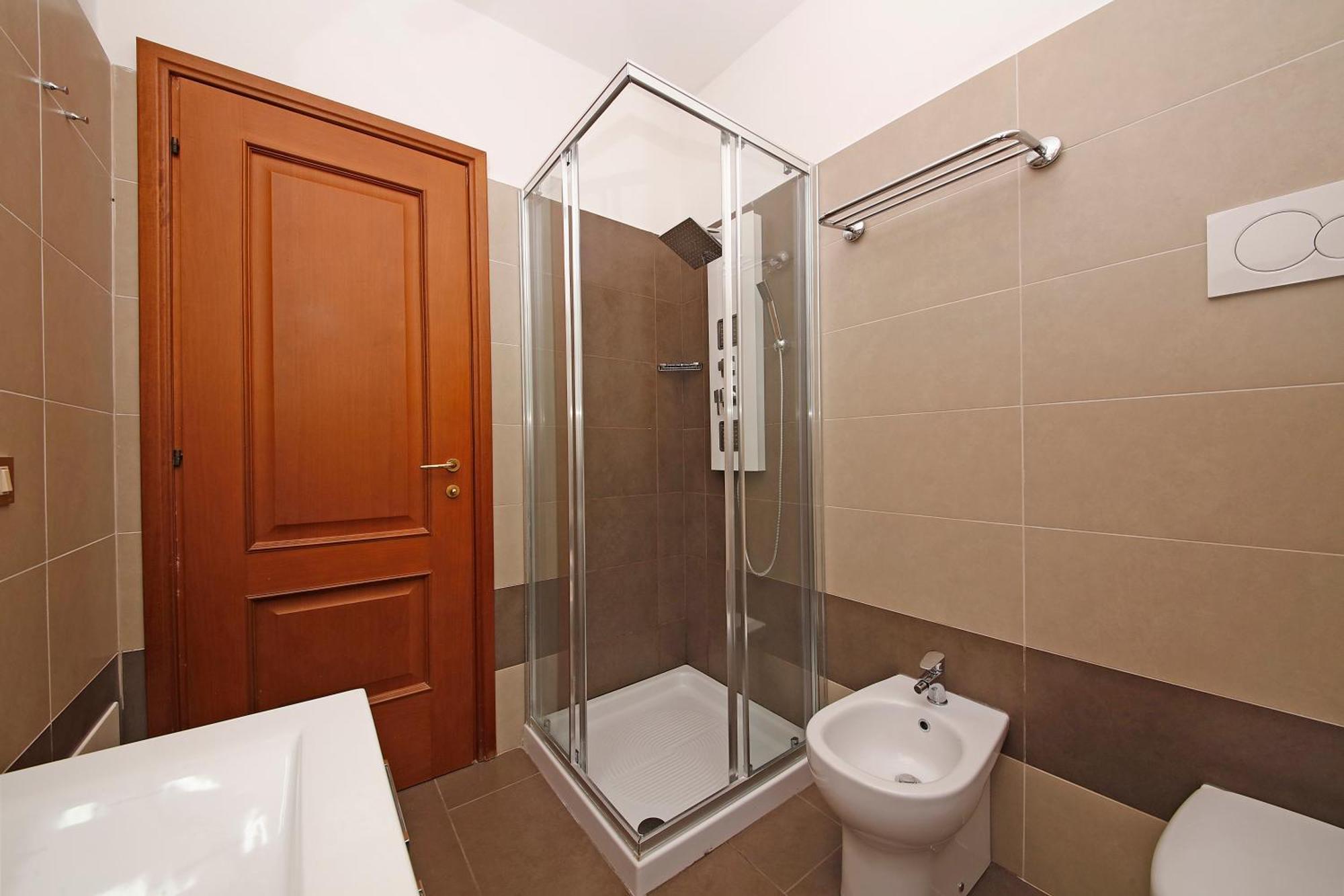 Standard One-Bedroom Apartment Lake View,1756521260:JPEG