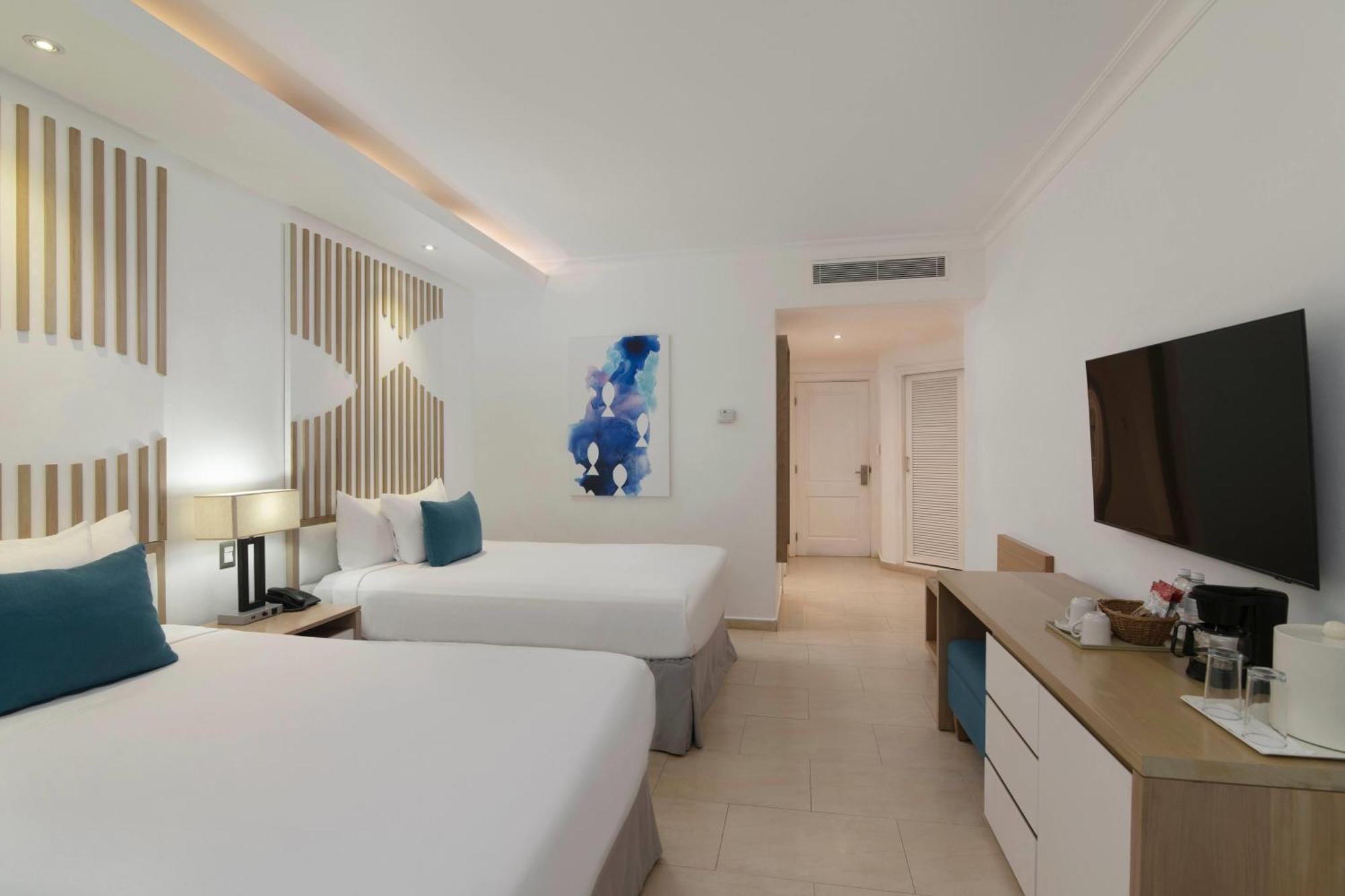 Club Zimmer mit 2 Doppelbetten und Meerblick