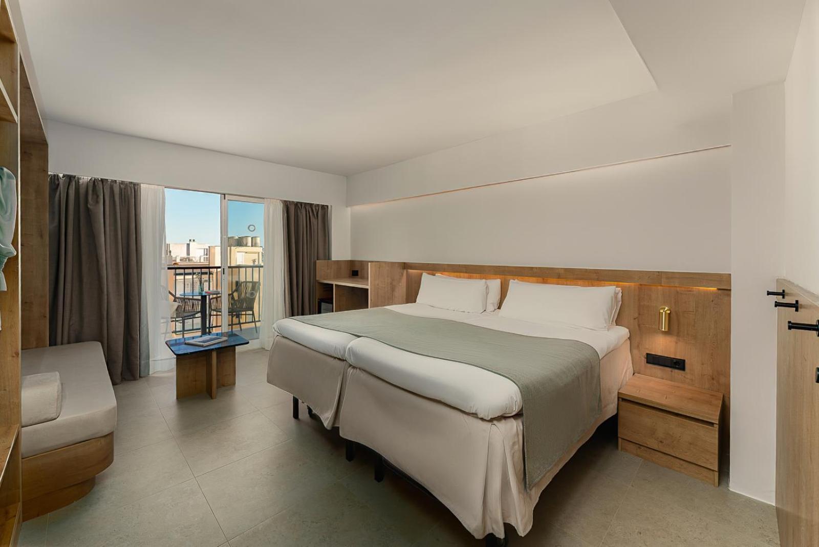 Doppel-/Zweibettzimmer mit seitlichem Meerblick