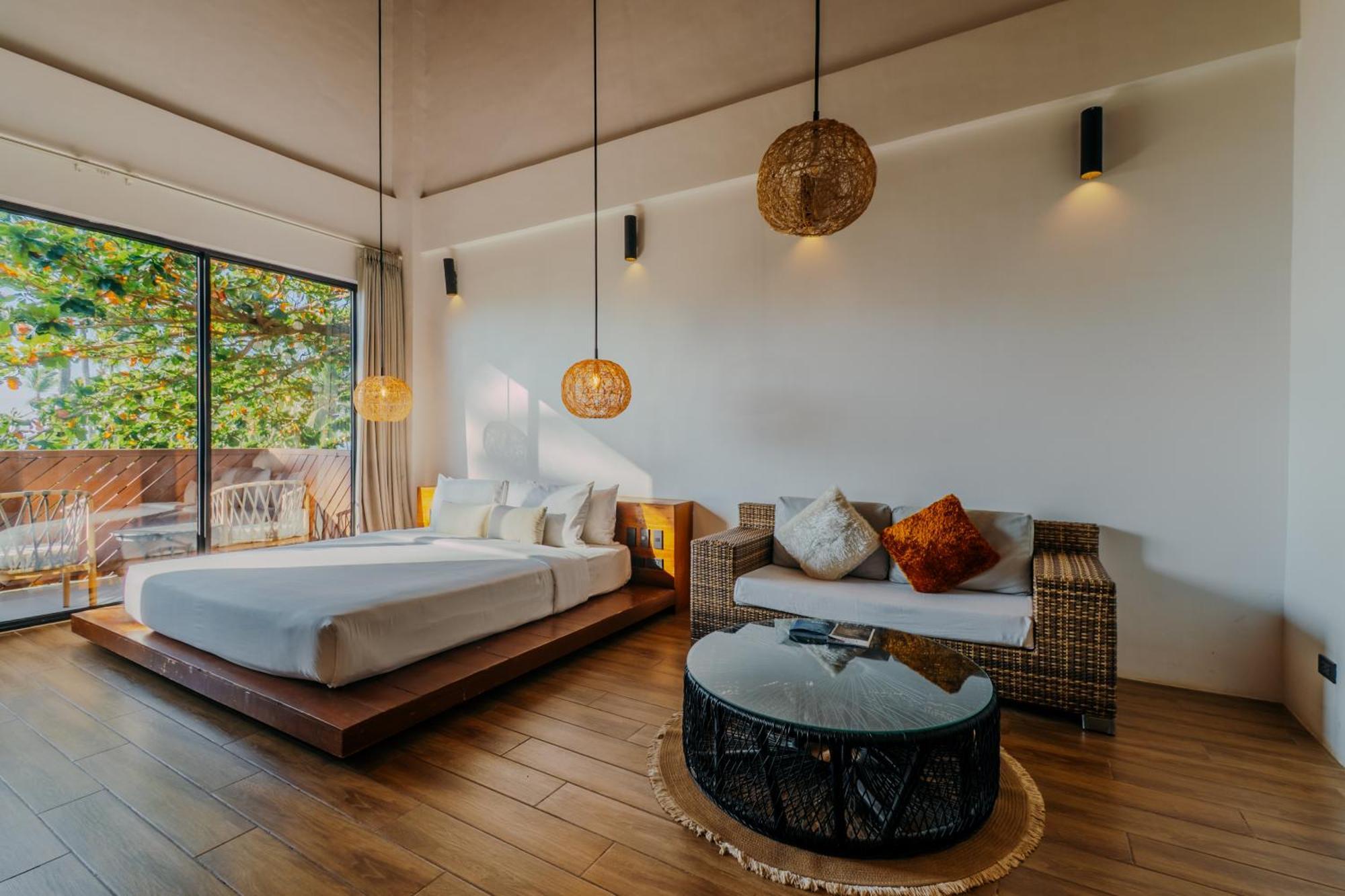 Deluxe King Bed Balcony Ocean View