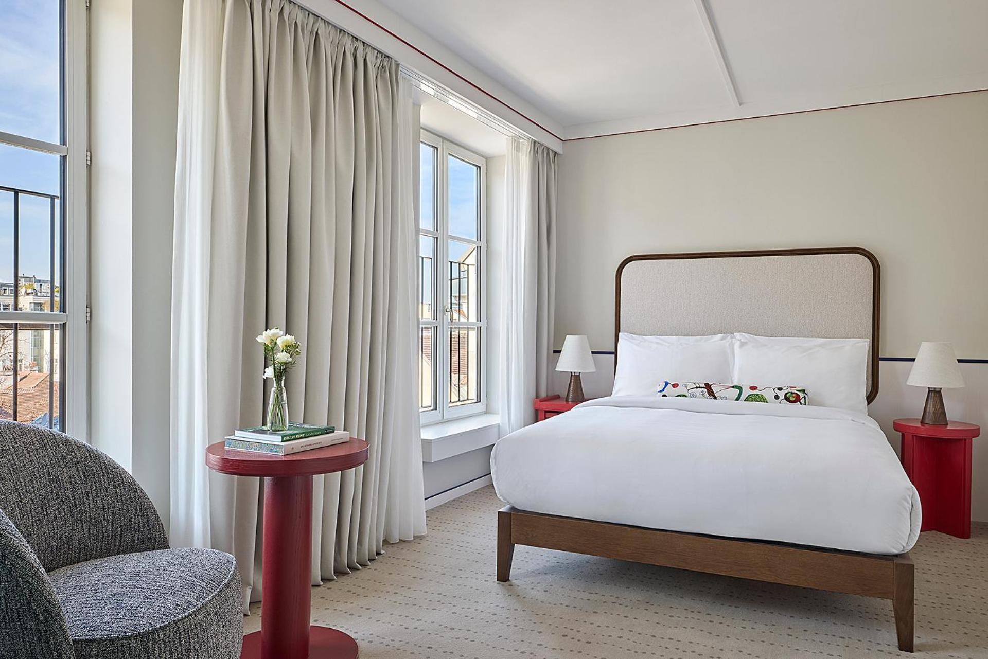 Habitación con cama grande