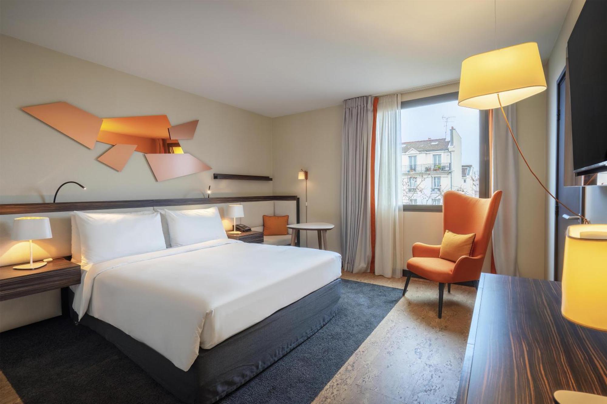 One-Bedroom King Suite Eiffel Tower View