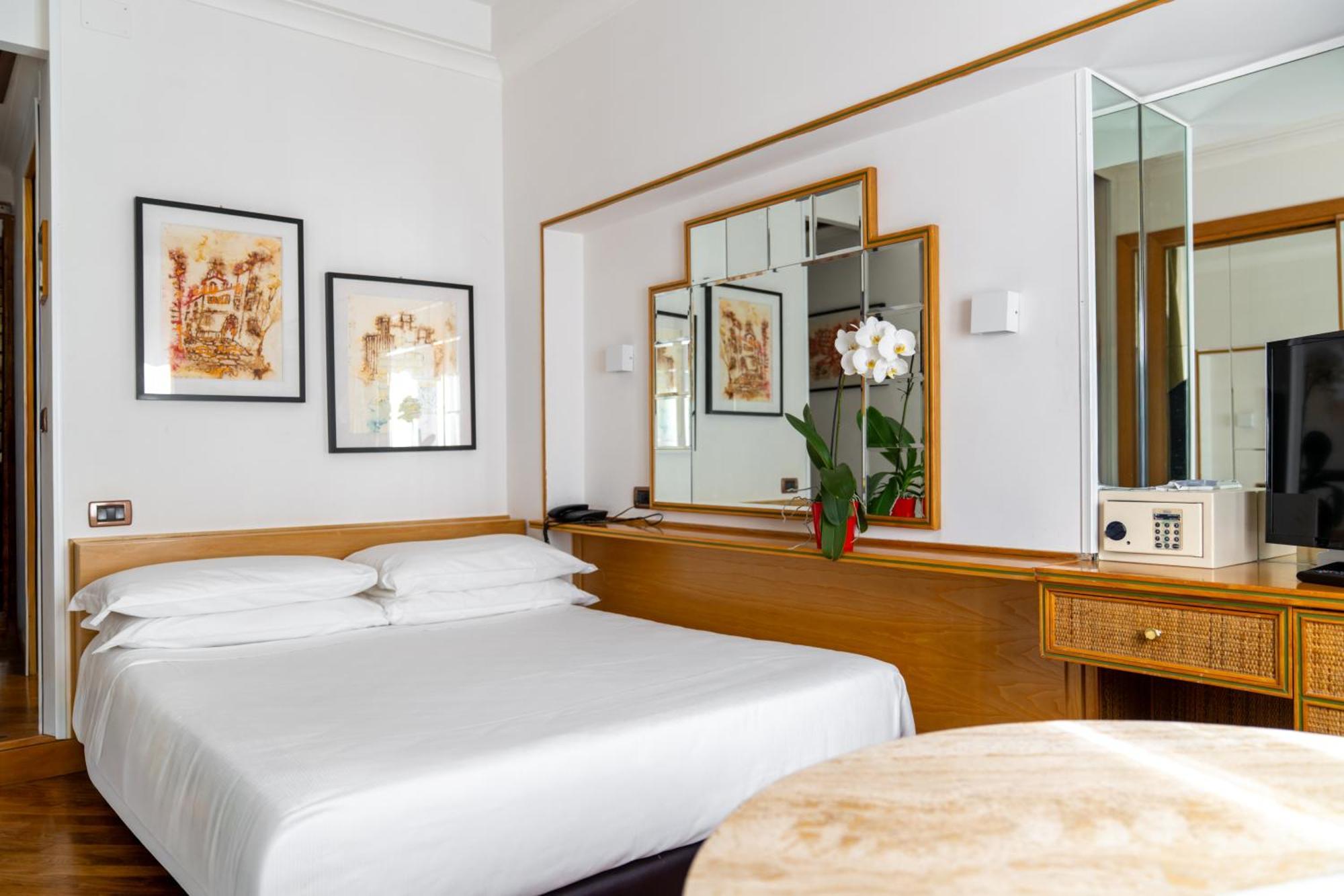 Small Double Room,1758296295:JPEG