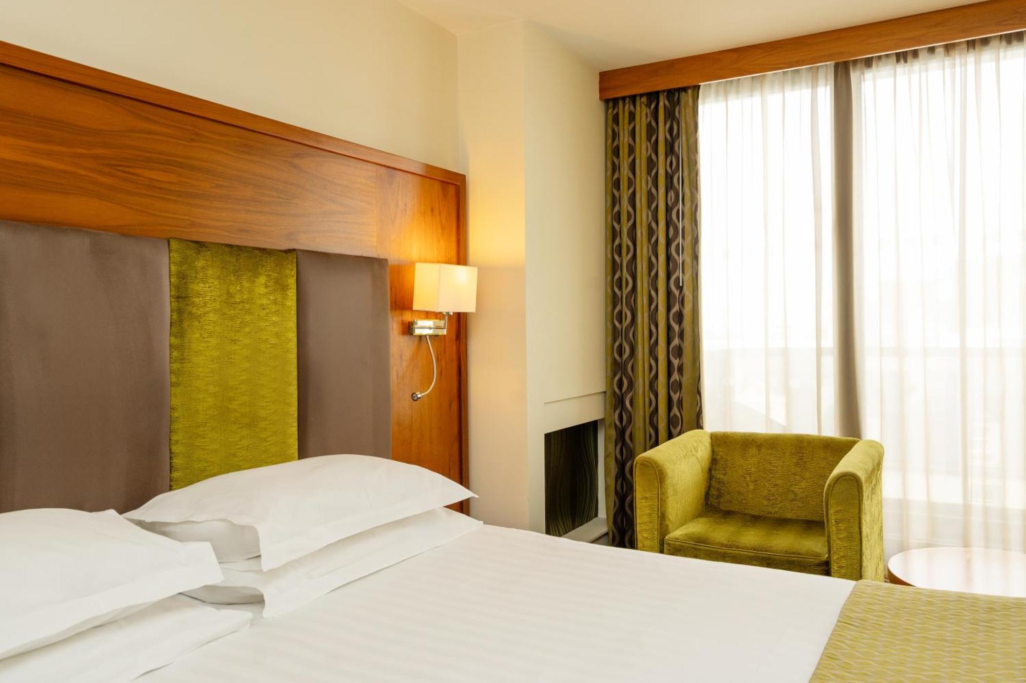 Double or Twin Room Side Sea View
