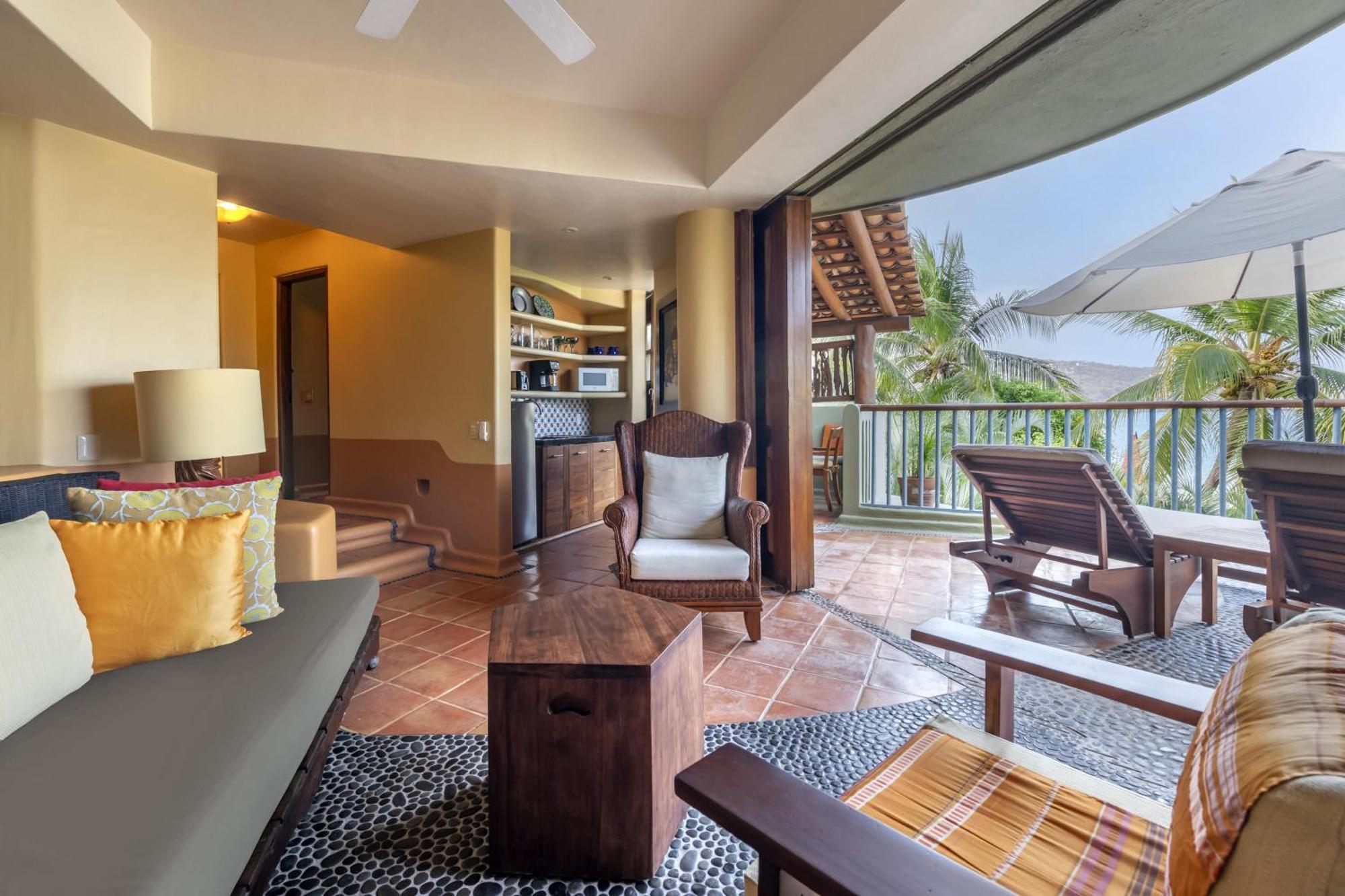 One-Bedroom King Suite with Two Baths and Plunge Pool