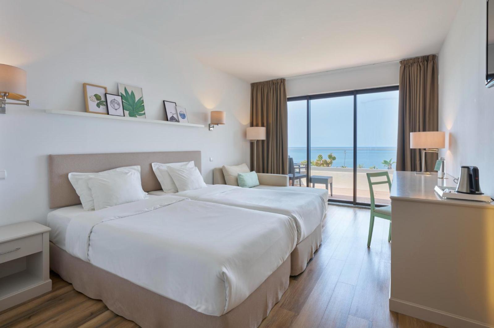 Double or Twin Room Sea View