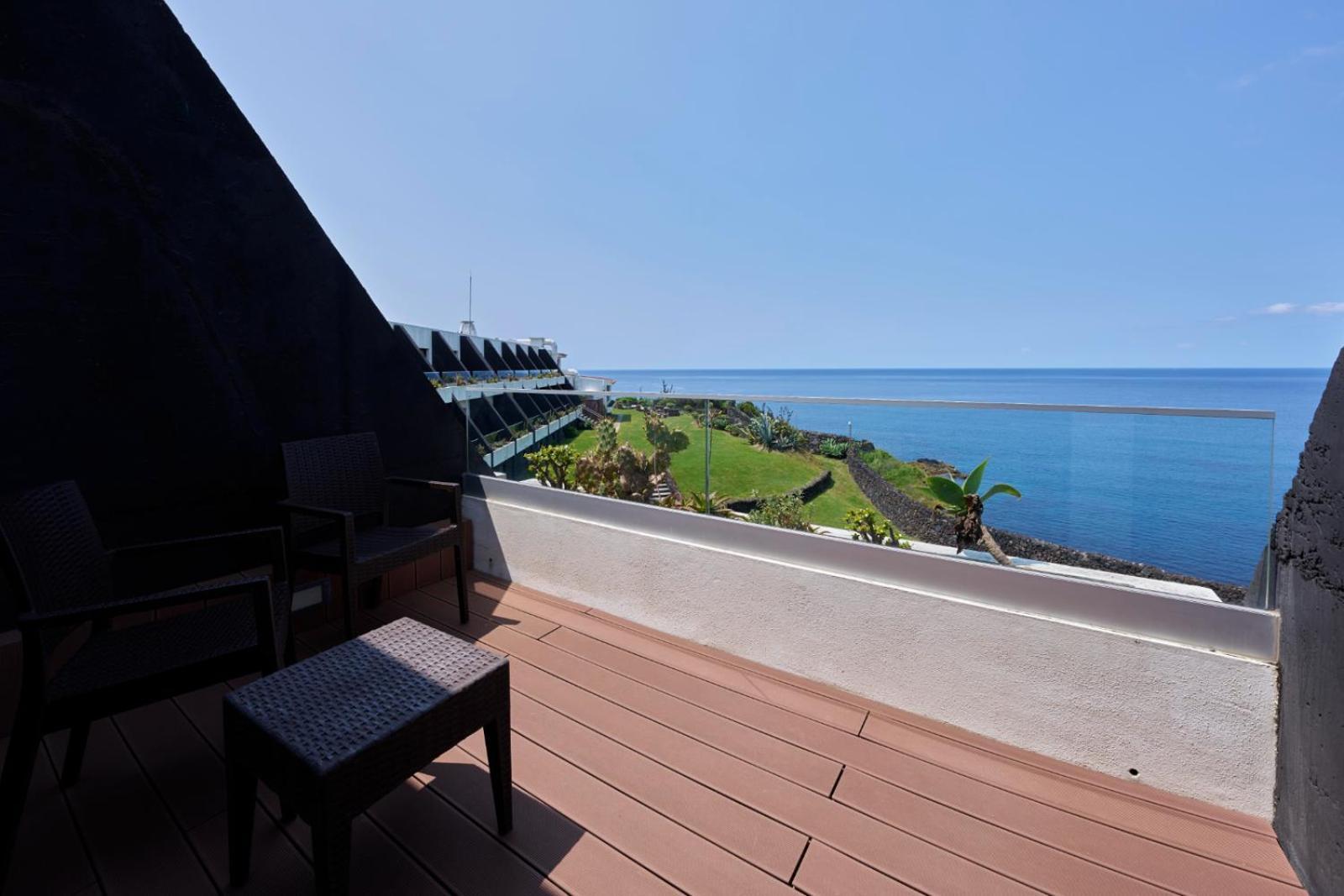 Double or Twin Room Sea View
