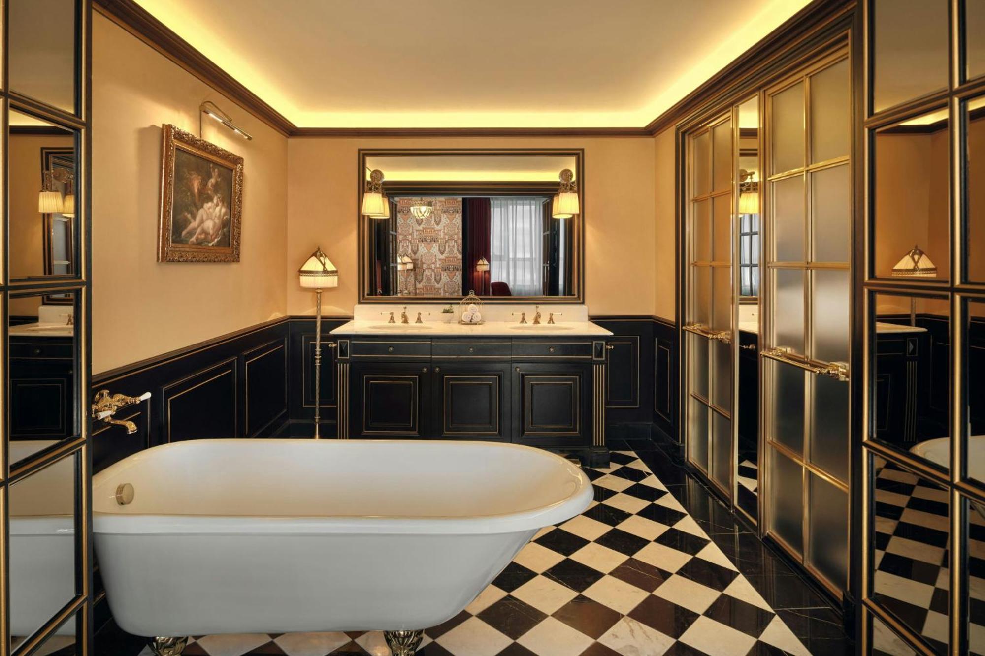 Atelier Junior King Suite City View La Maison Boutique Two