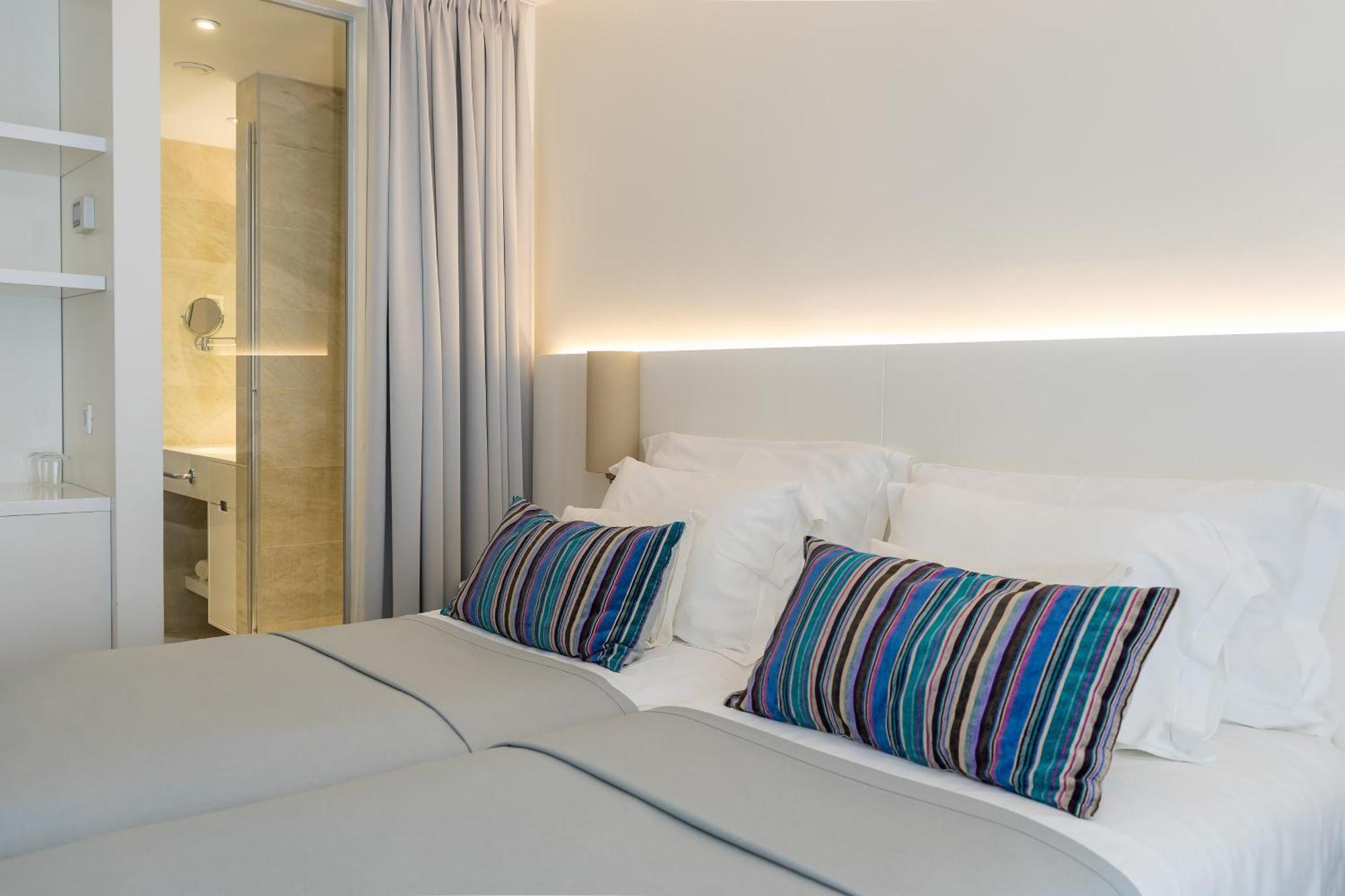 Double or Twin Room Atrium View