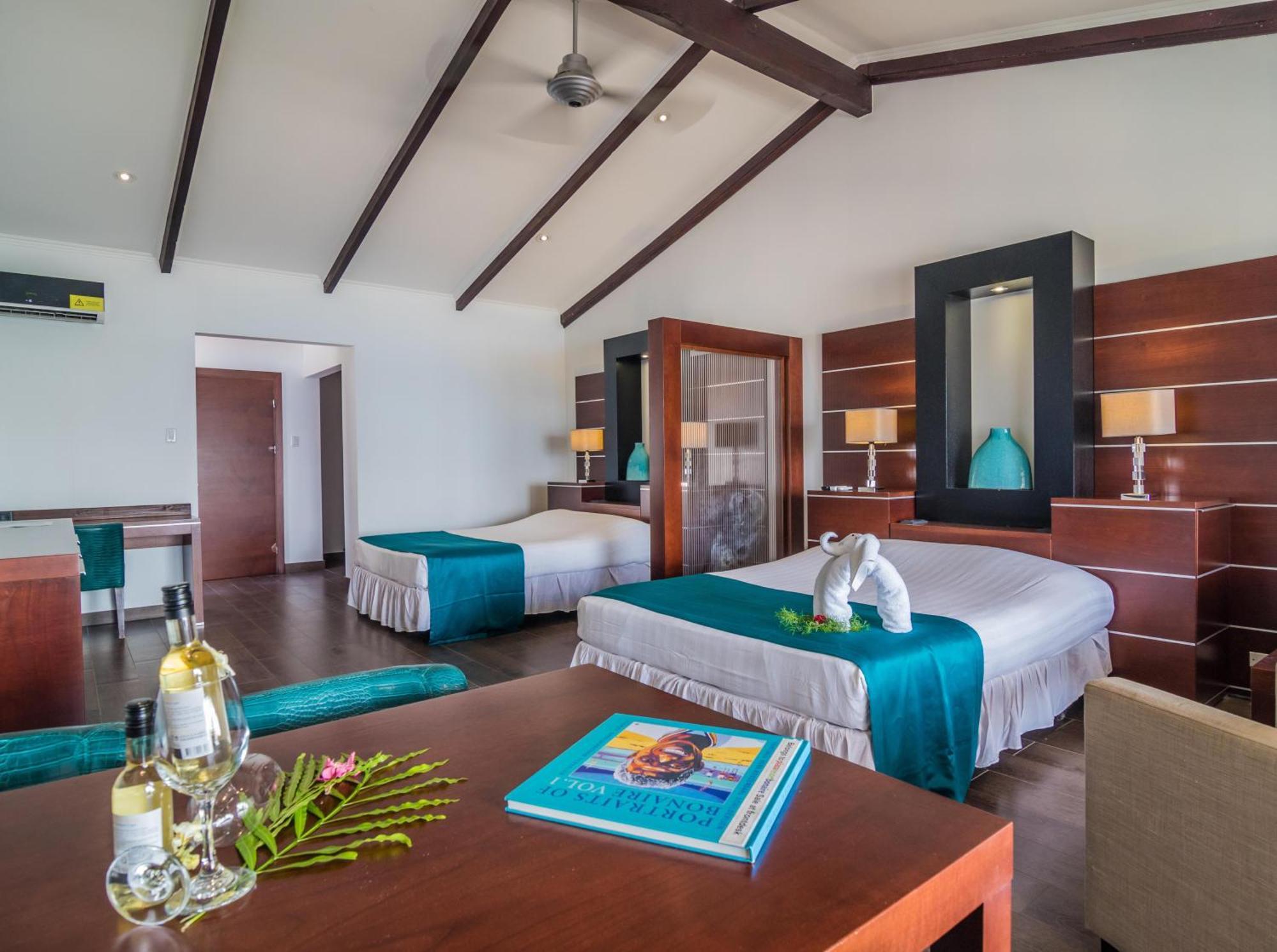 Grand Double King Suite Laguna View