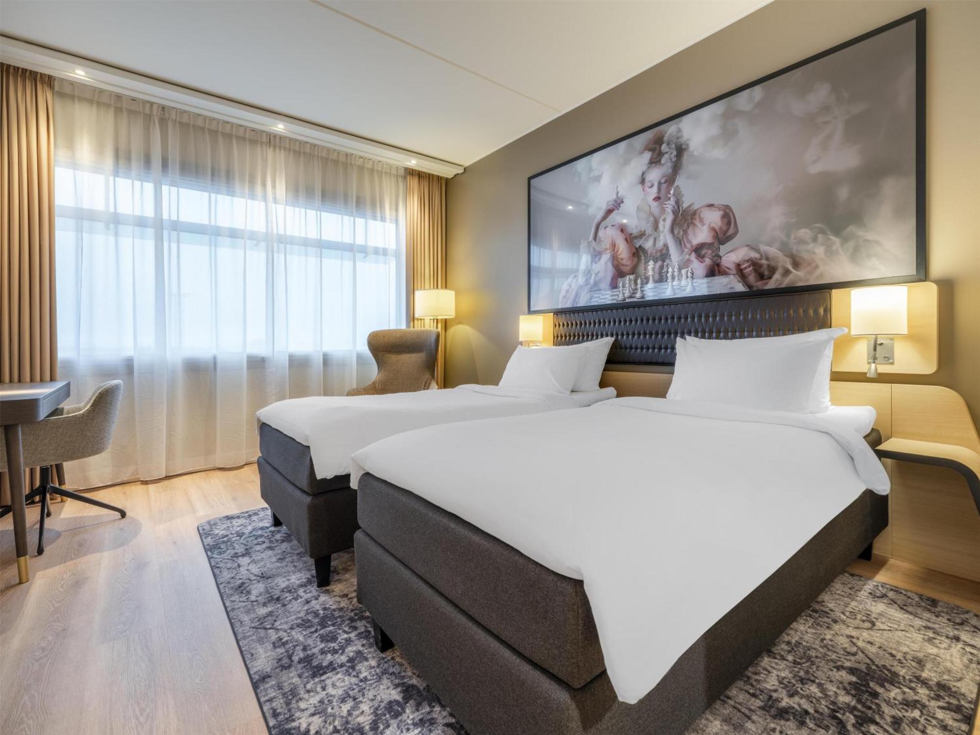 Premium Room Runway View