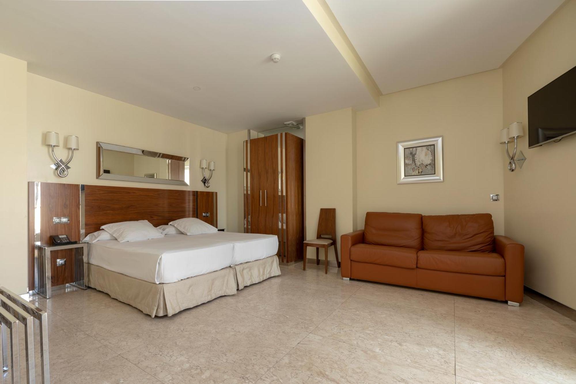 Standard Twin Room Sofa,1765307357:JPEG