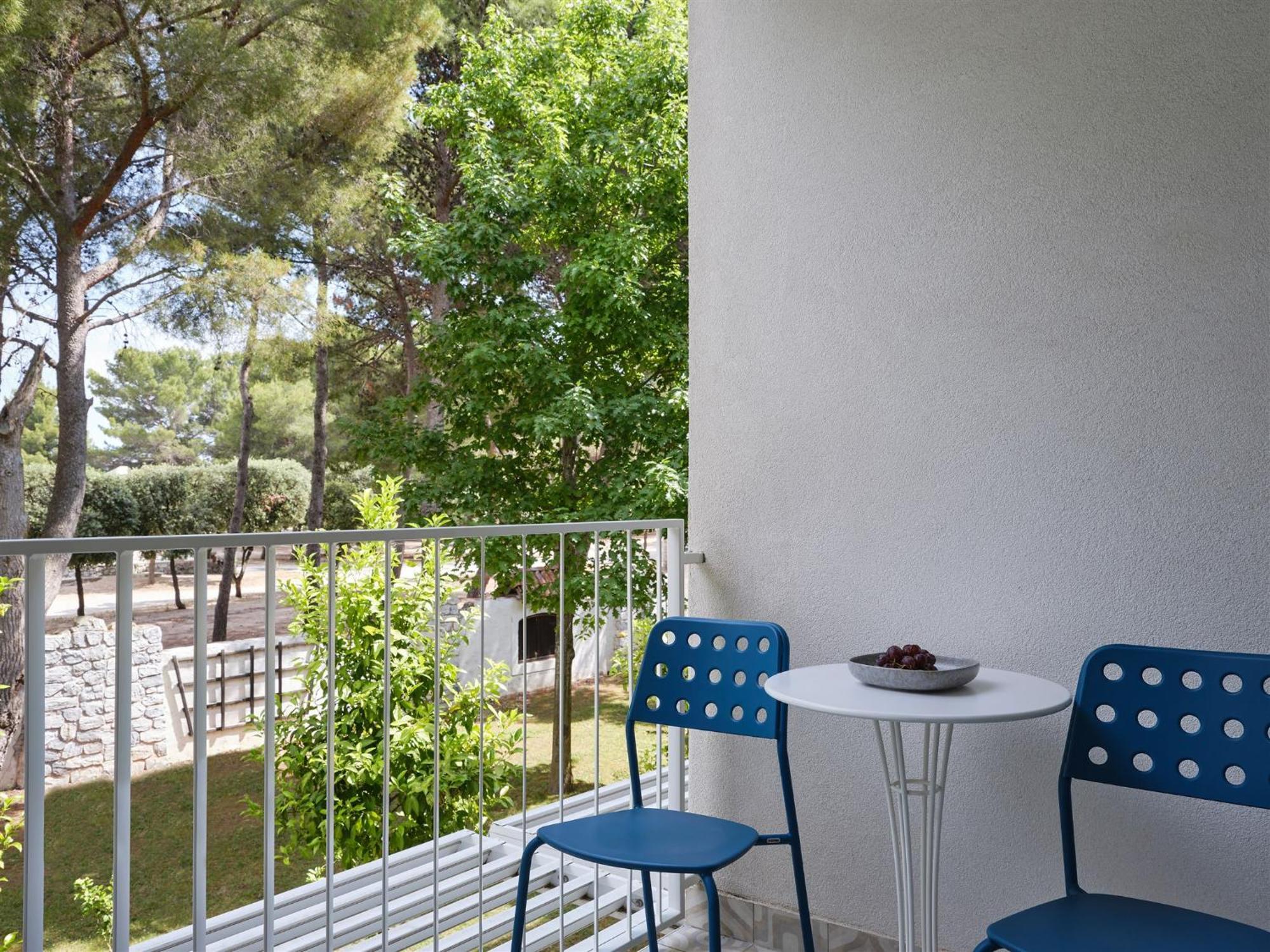 Special Offer - Connected Family Room with Balcony and Park View - Labour Day