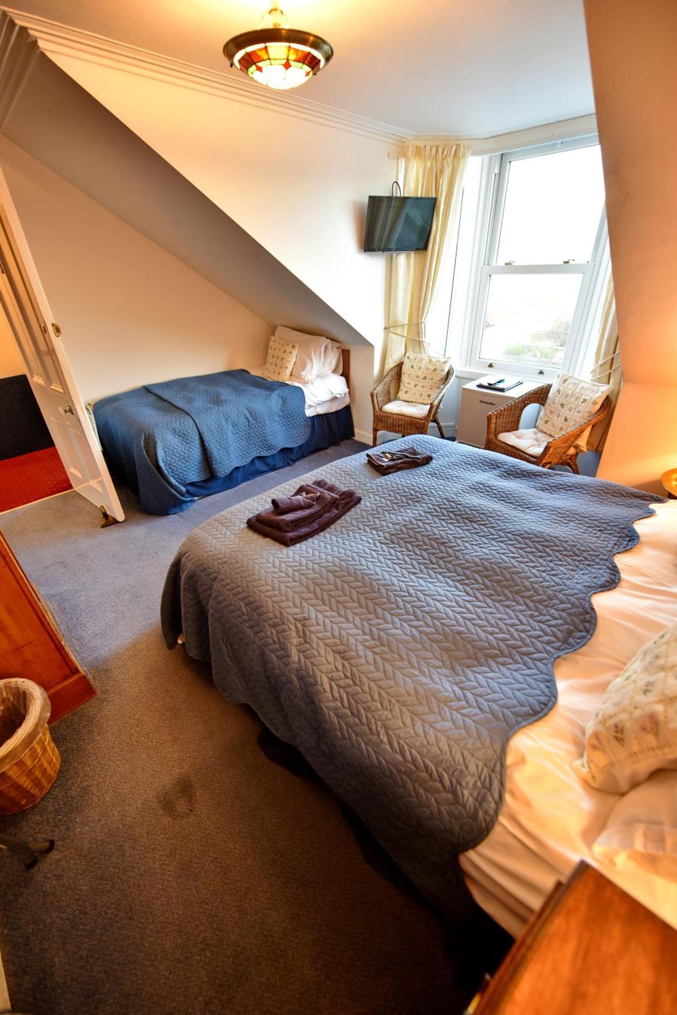 Family Room (2 Adults + 1 Child)