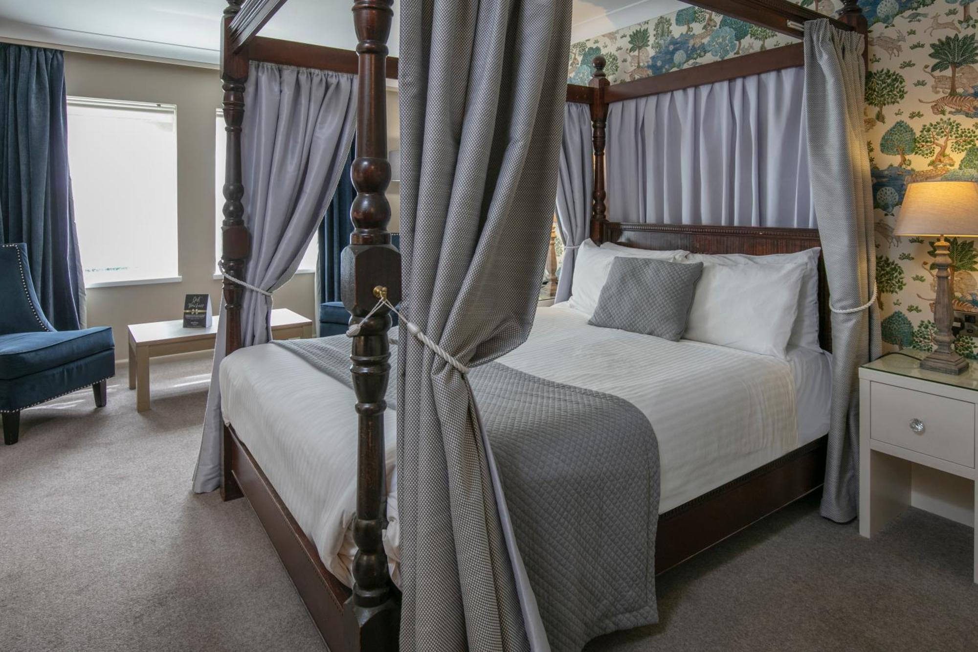 Superior Double Room Four Poster Bed Non-Smoking