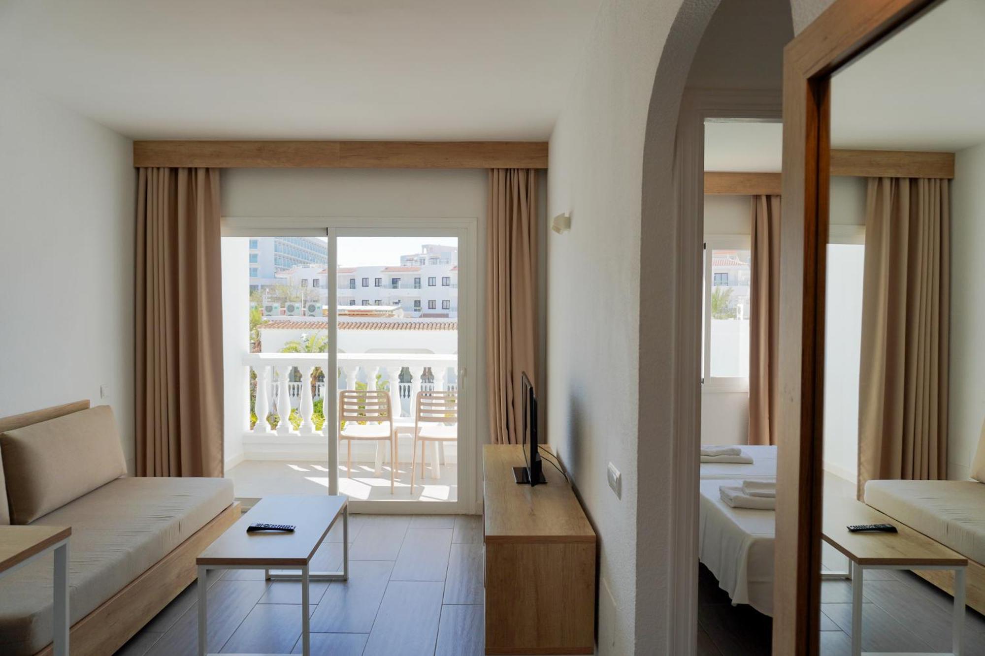One-Bedroom Apartment with Pool View and Extra Bed (4 Adults)
