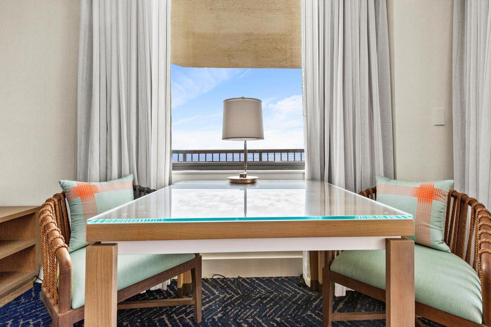 Zimmer mit Kingsize-Bett zur Strandseite