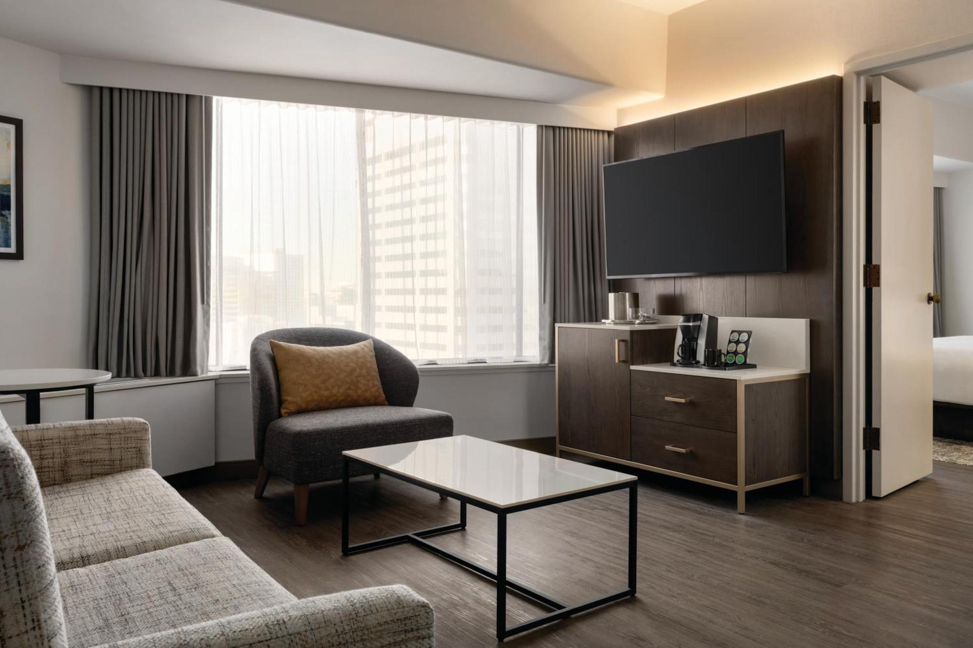 Junior King Suite City View