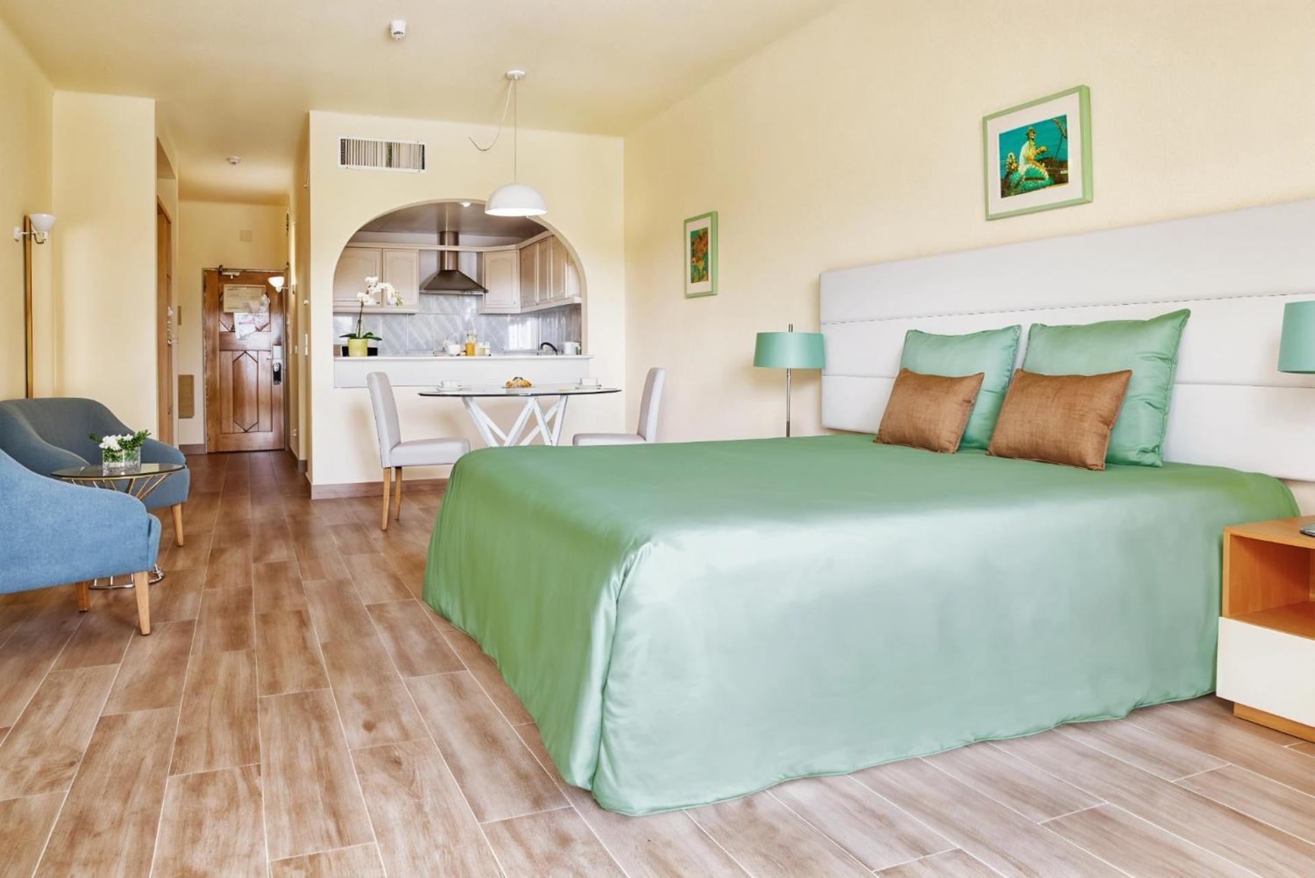 Studio Apartment