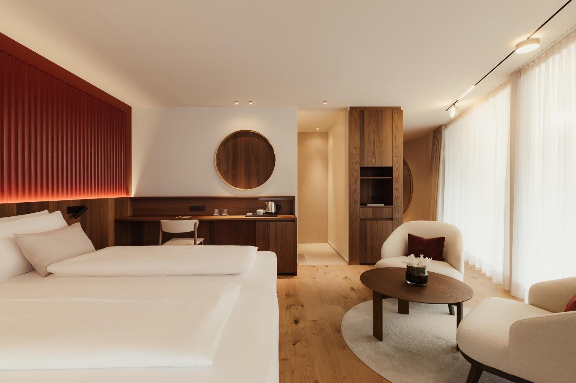 Deluxe King Room,1765851046:JPEG