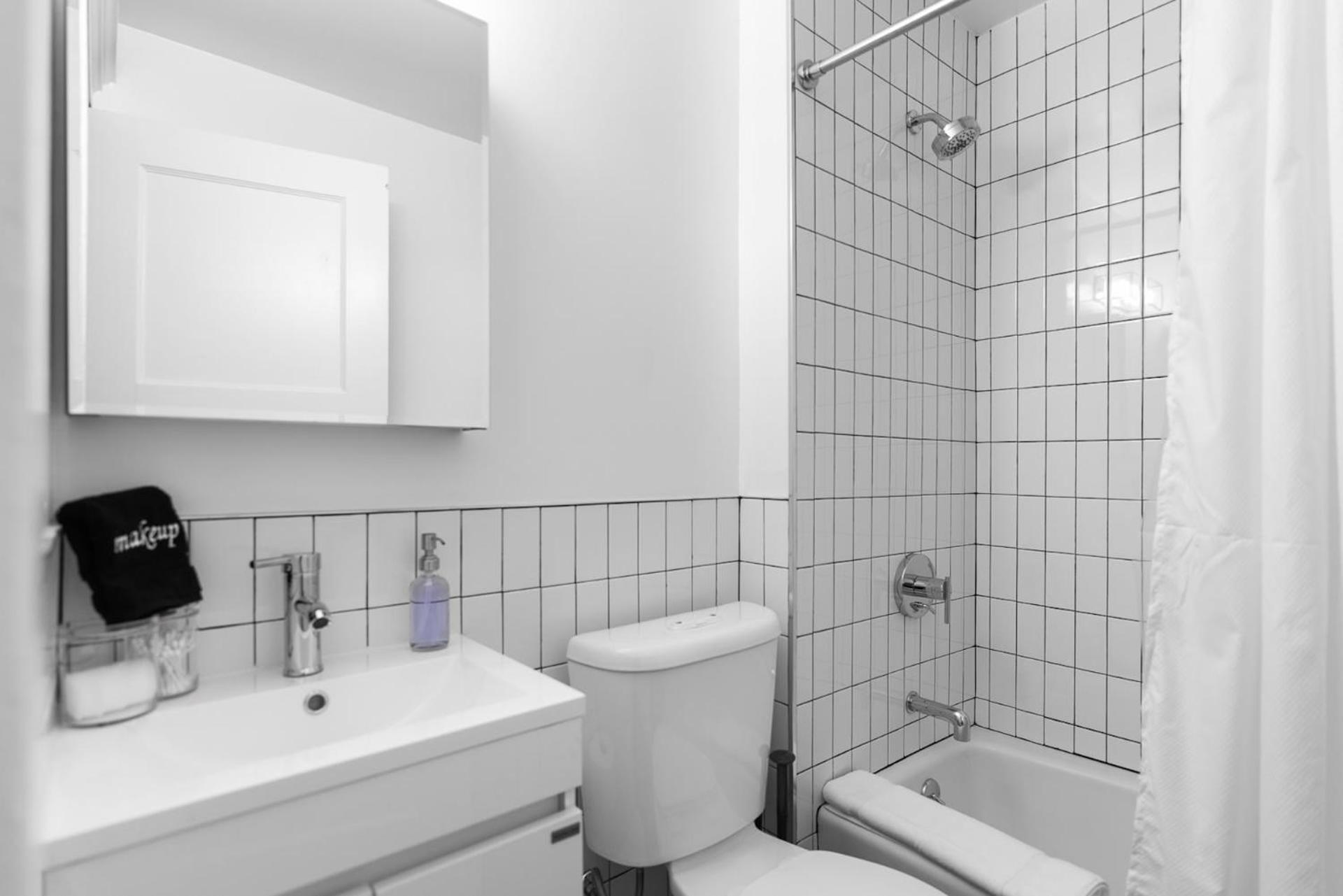 Queen Room - Hearing Disability Access (Self Check-in with Virtual Front Desk)