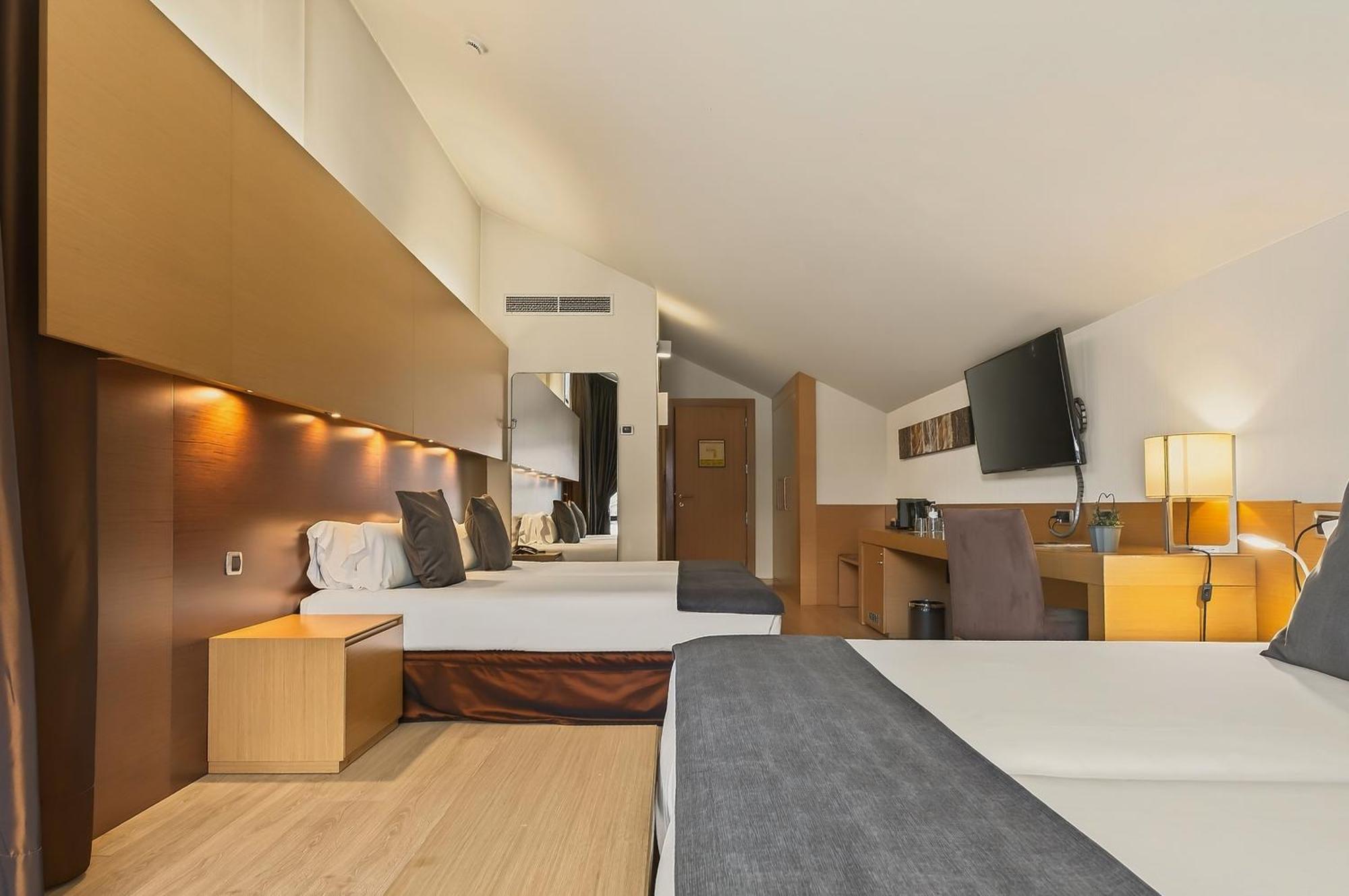Deluxe Family Room