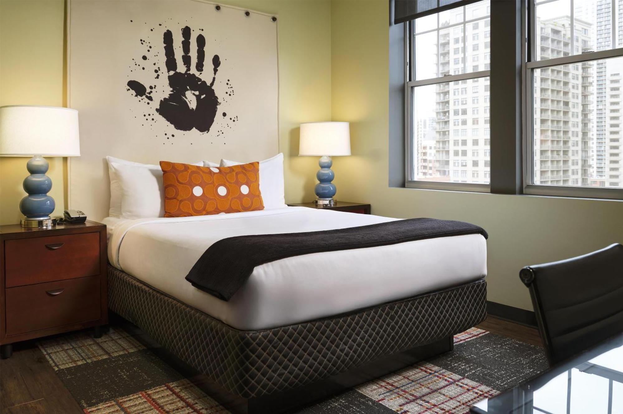 Queen Room with City View