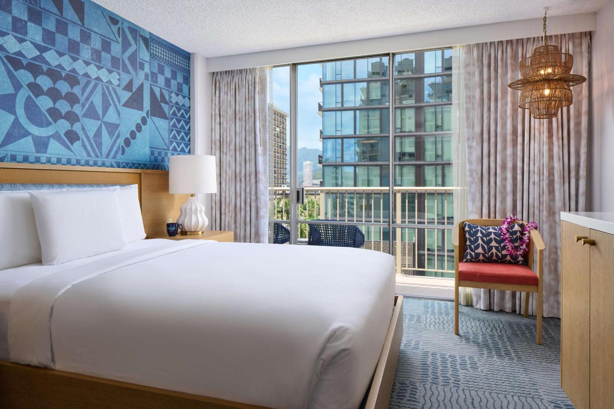 Waikiki View One Queen Bed