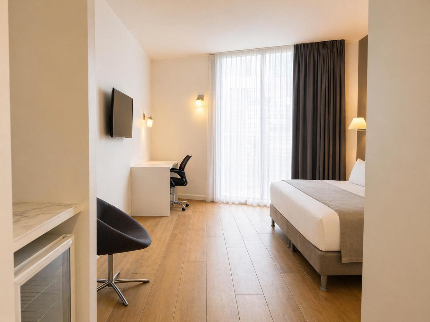 Deluxe Room – Extra-Large Bed