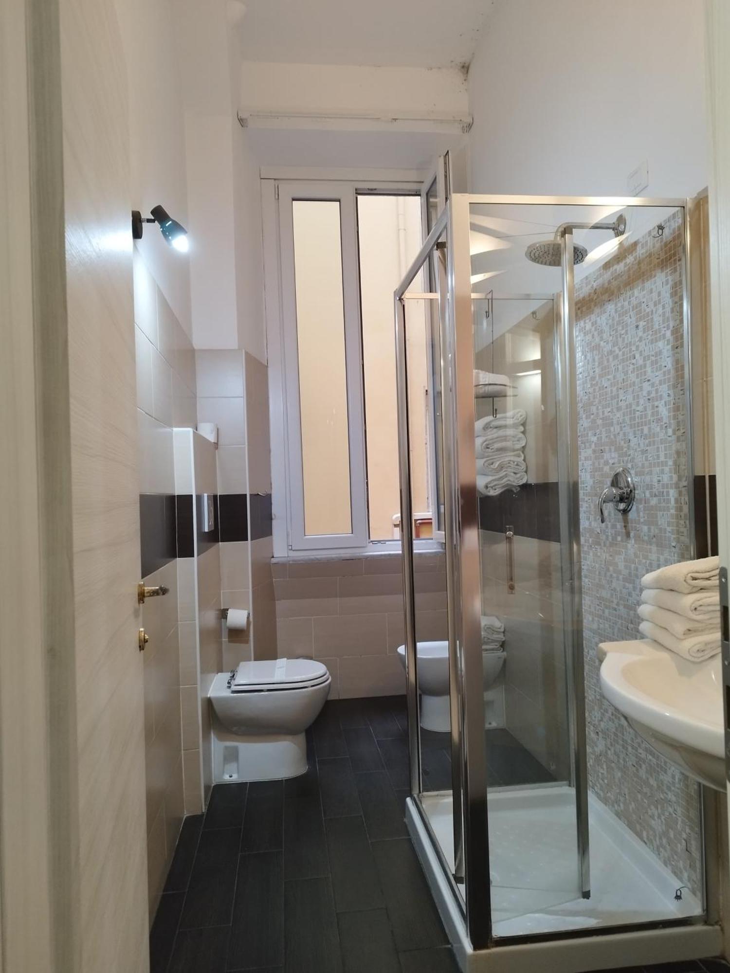 Comfort Triple Room Shower