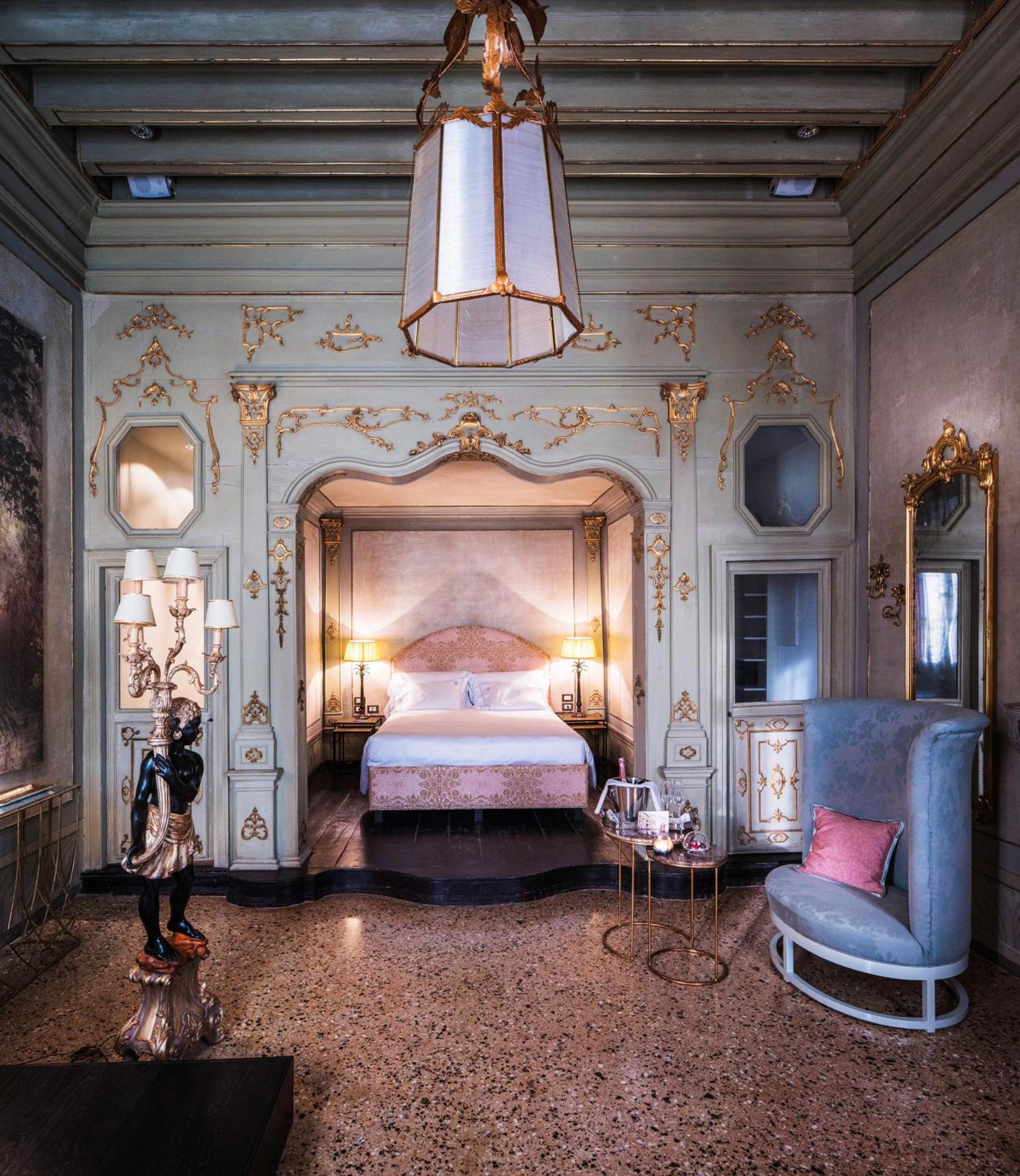 Deluxe Queen Suite
