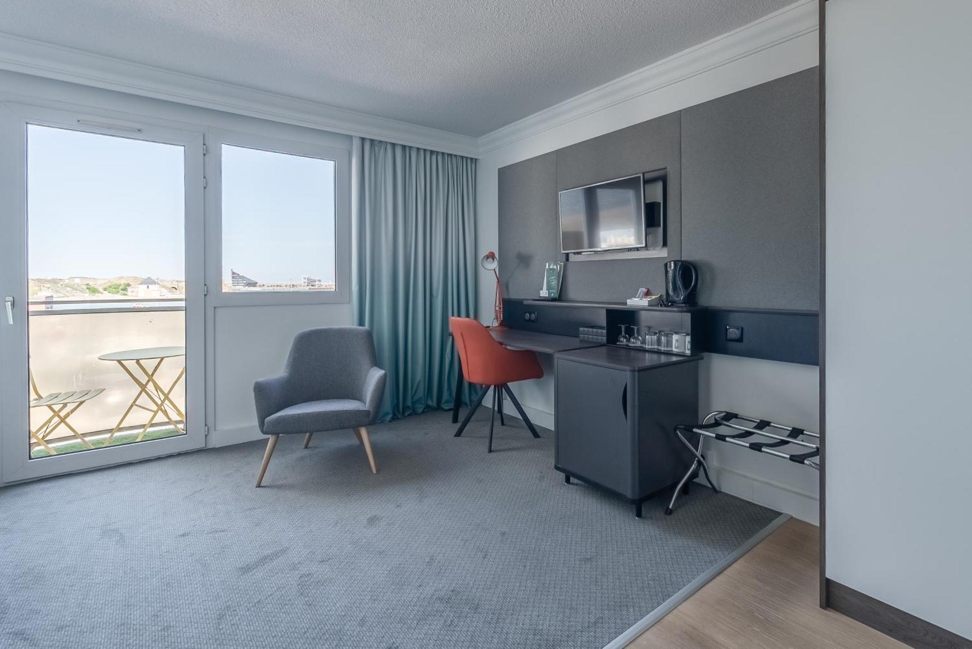 Premium Queen Room with Harbour View