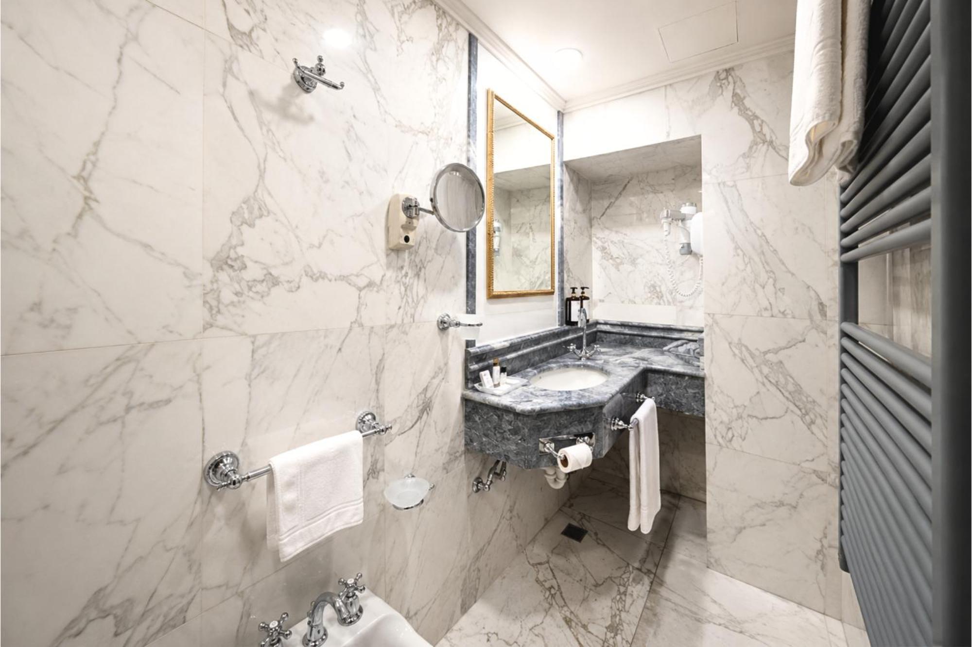 Compact Room,1769511742:JPEG