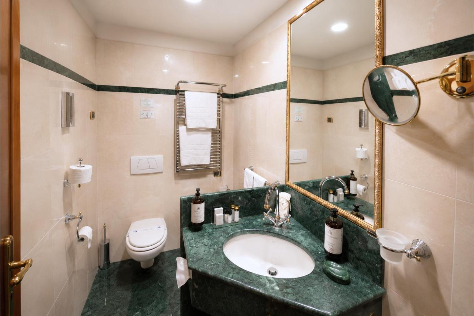 Deluxe Room,1769511765:JPEG